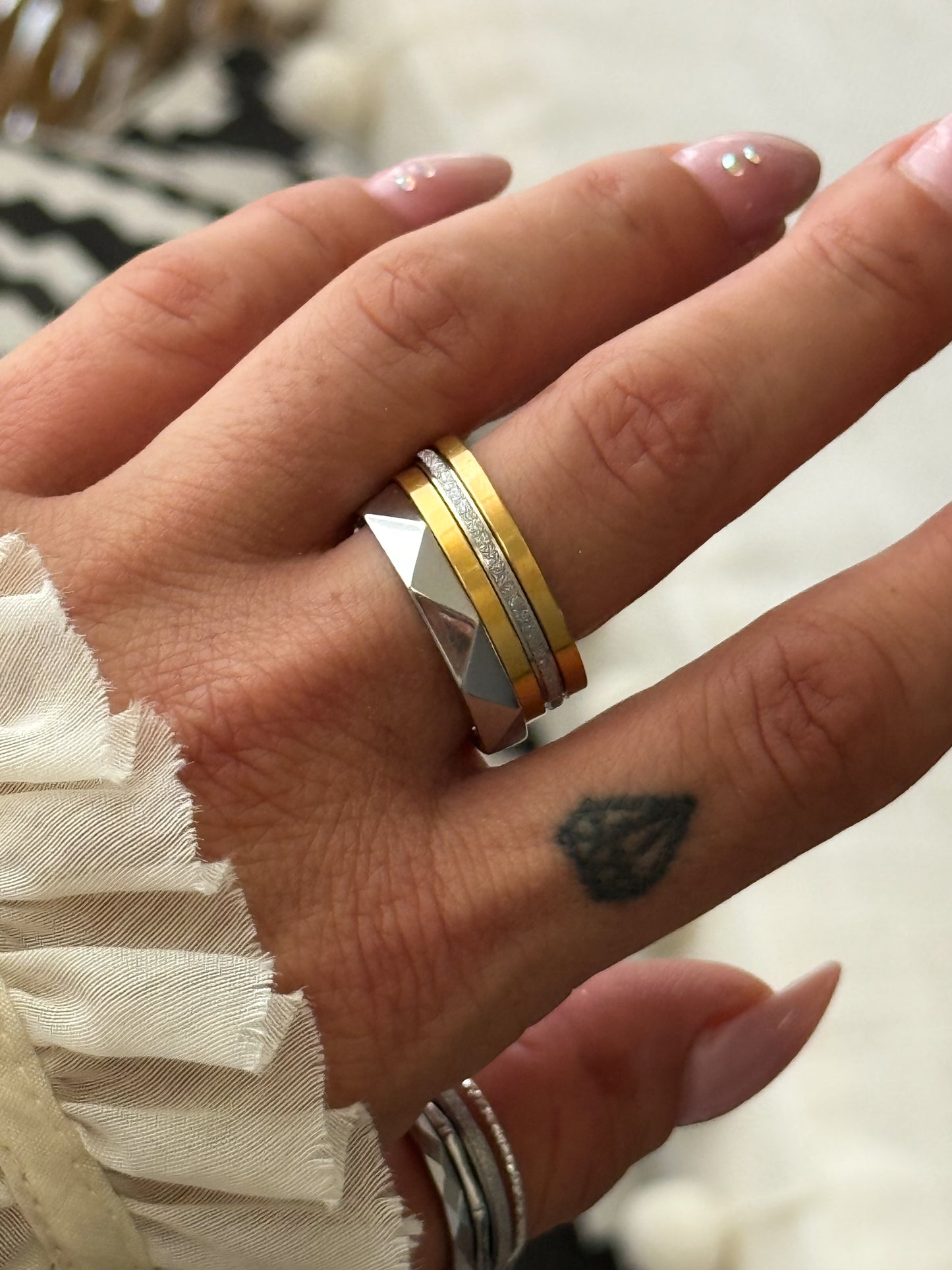 ELEGANCE RING (Size 10)