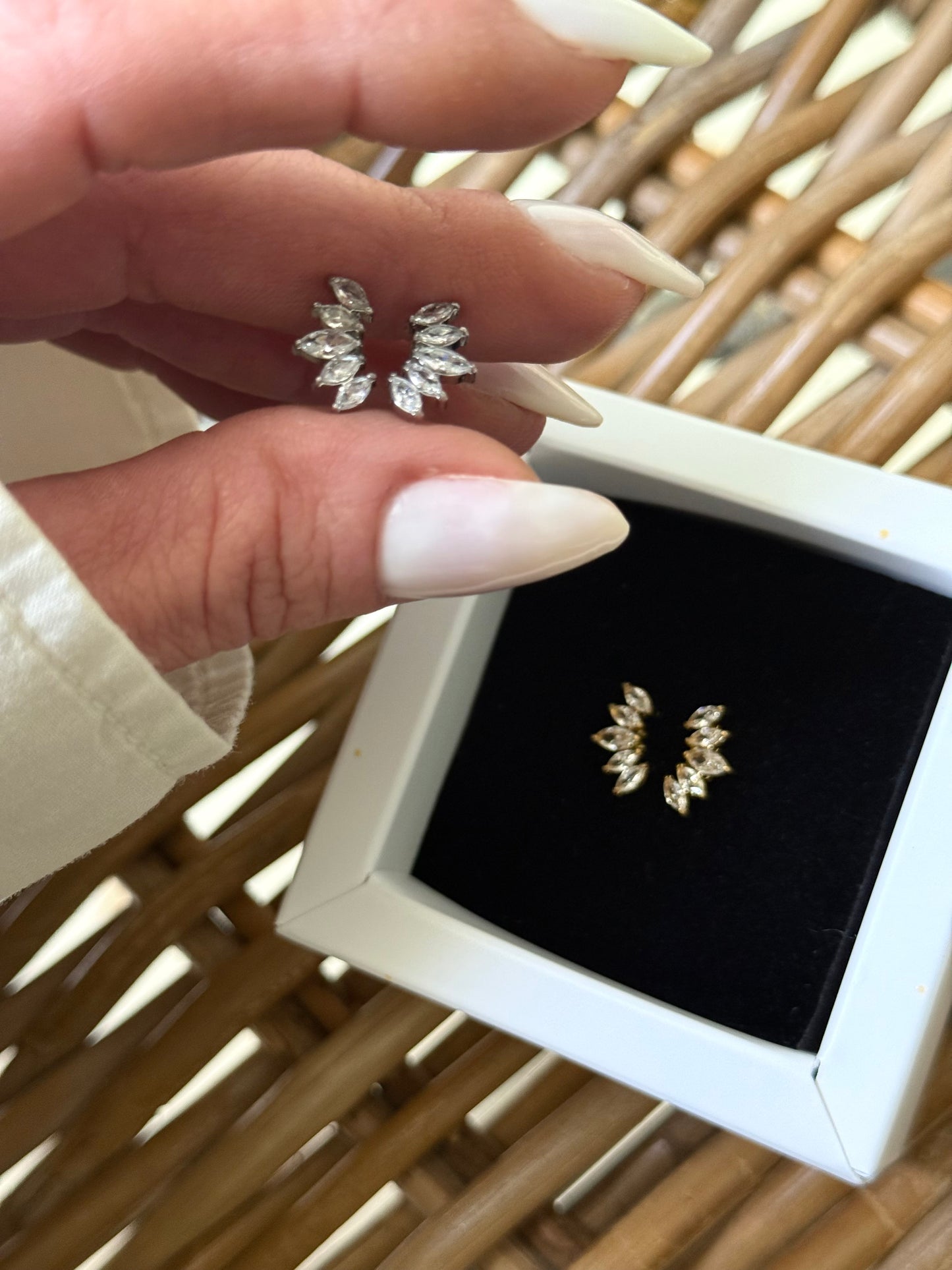 CRYSTAL LAUREL EARRINGS