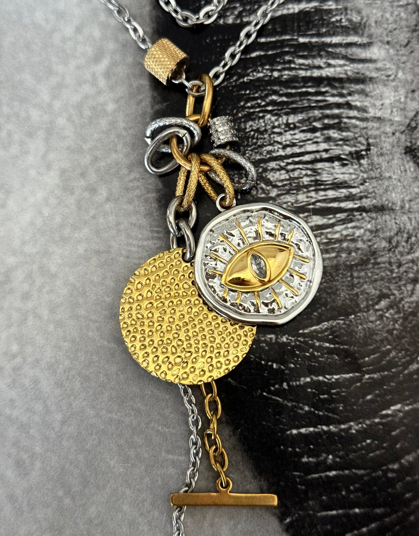 EYE ON STYLE NECKLACE