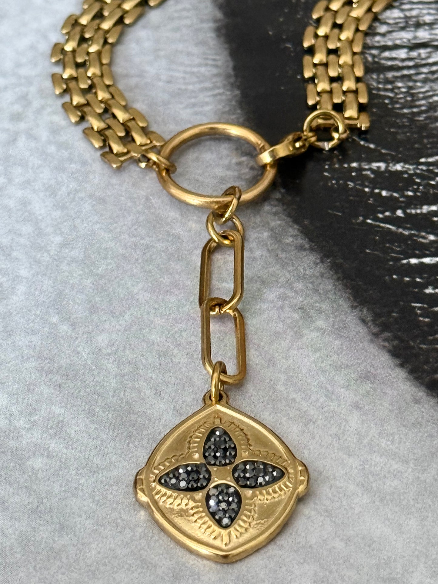GOLDEN MEDALLION NECKLACE