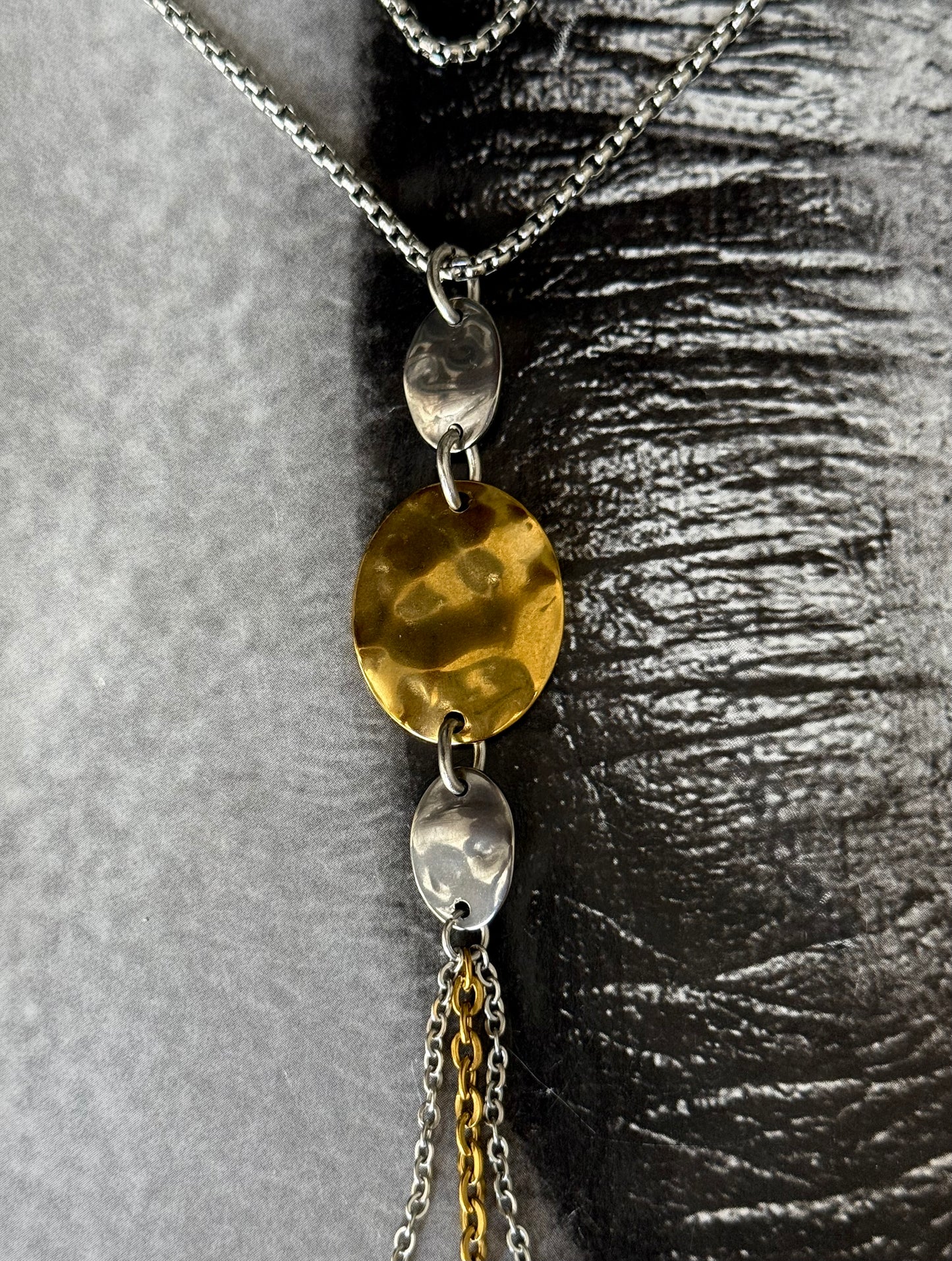 MOLTEN TIE NECKLACE
