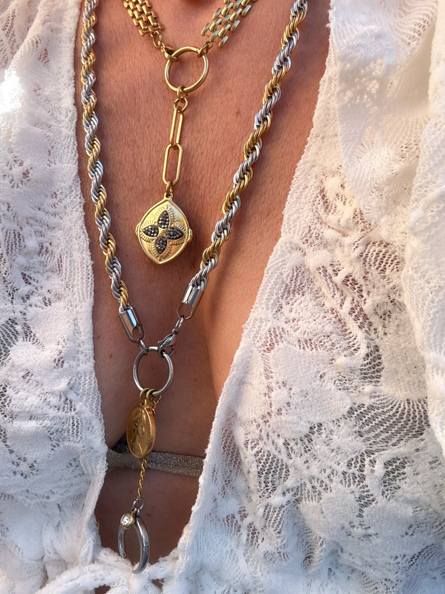 GOLDEN MEDALLION NECKLACE