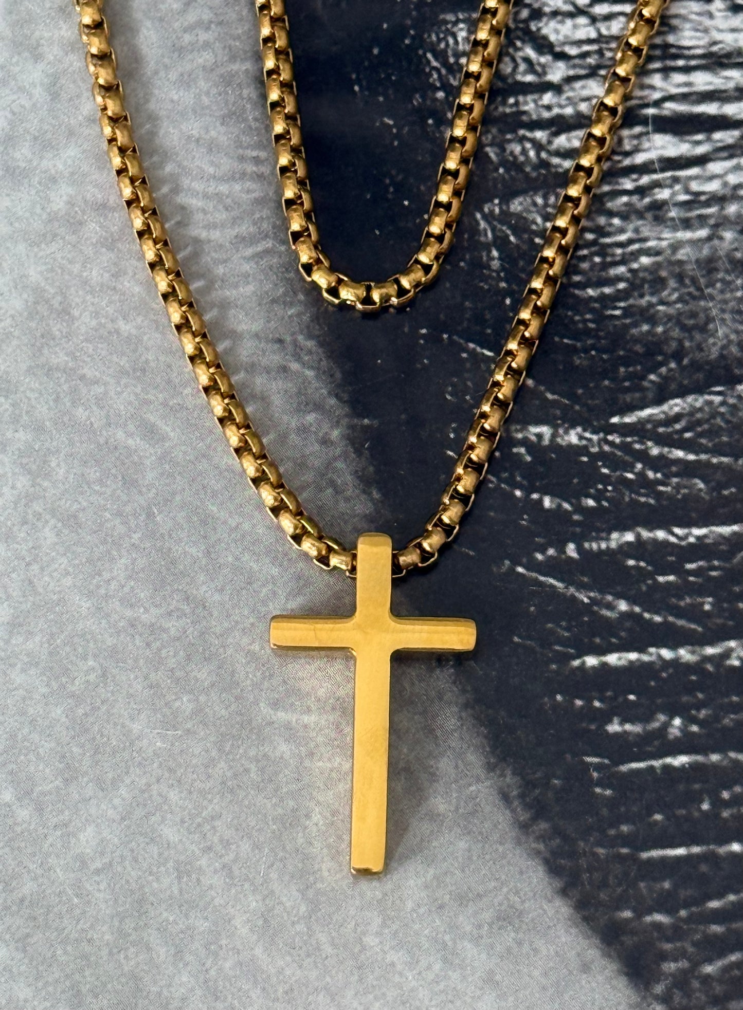 PURE CROSS NECKLACE