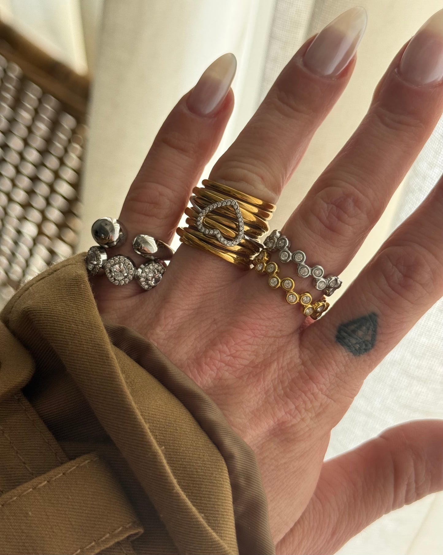 GOLDEN HEART STACK RING