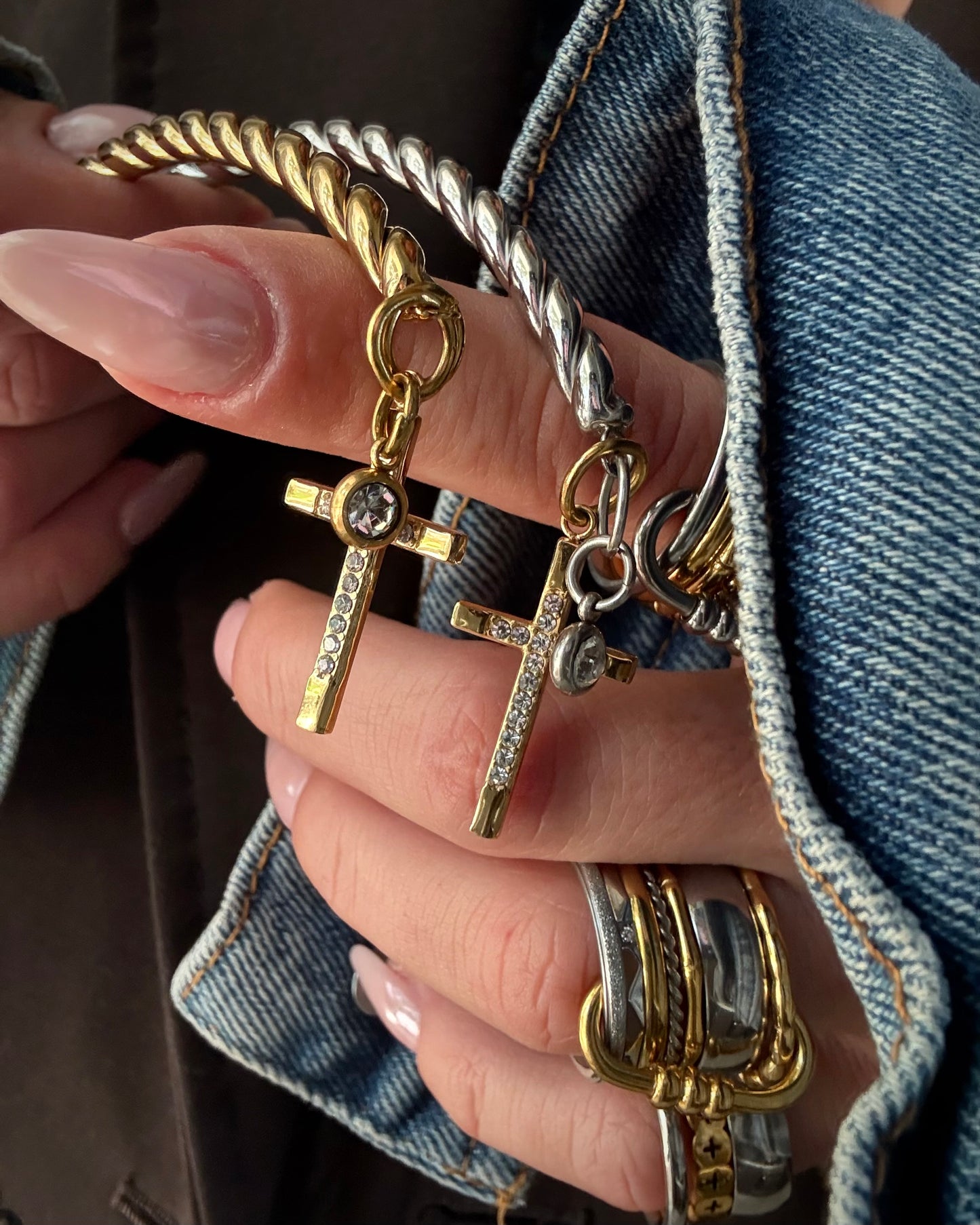 LITOUKA TWIST ICON CHOKER