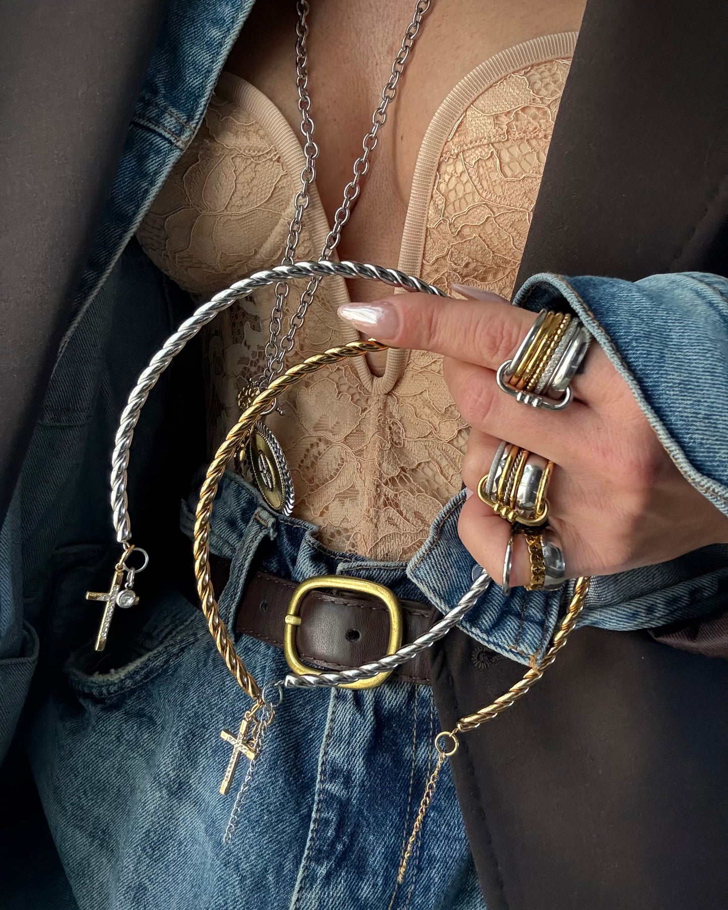 LITOUKA TWIST ICON CHOKER