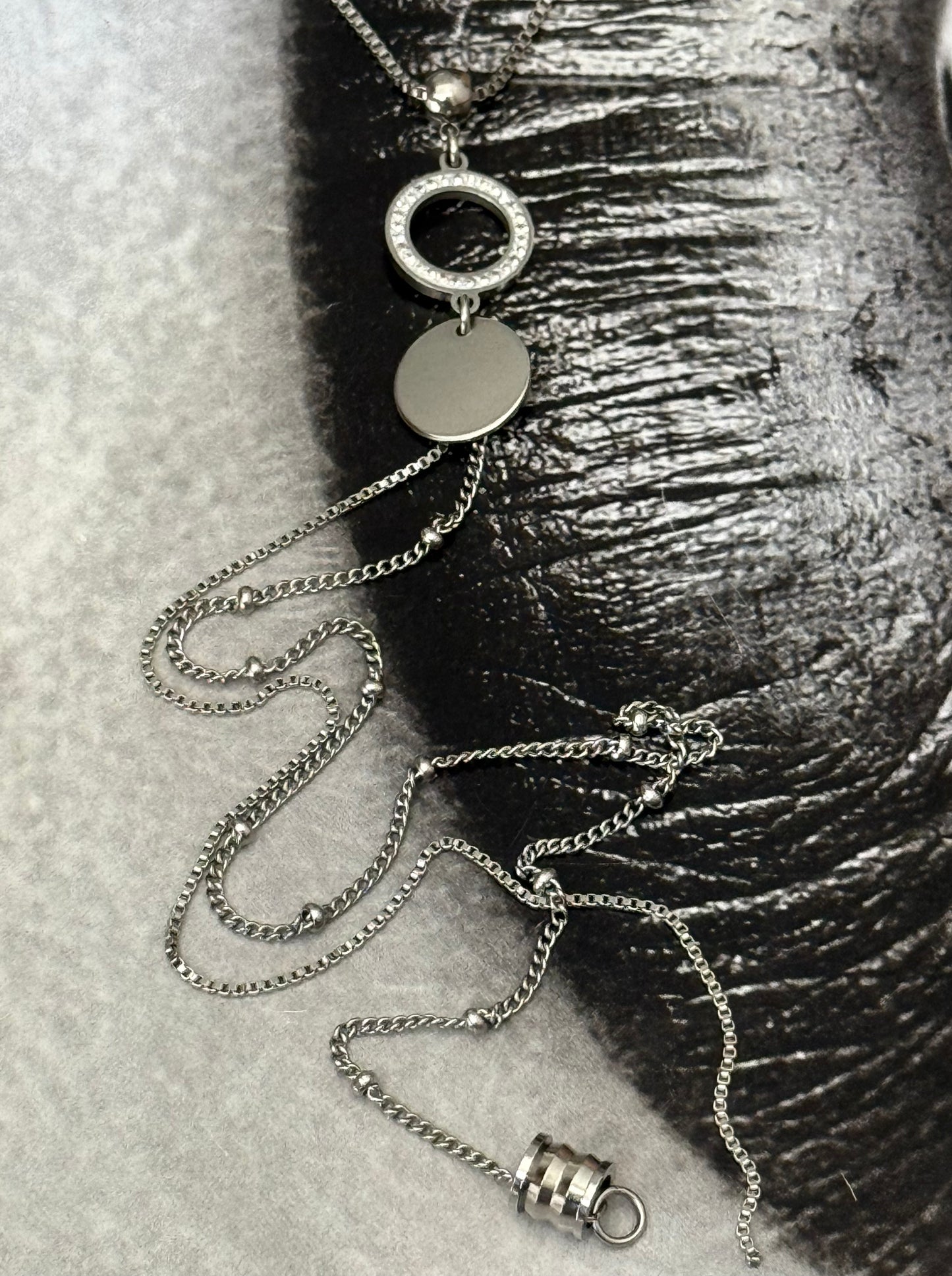 ELEGANT LARIAT NECKLACE