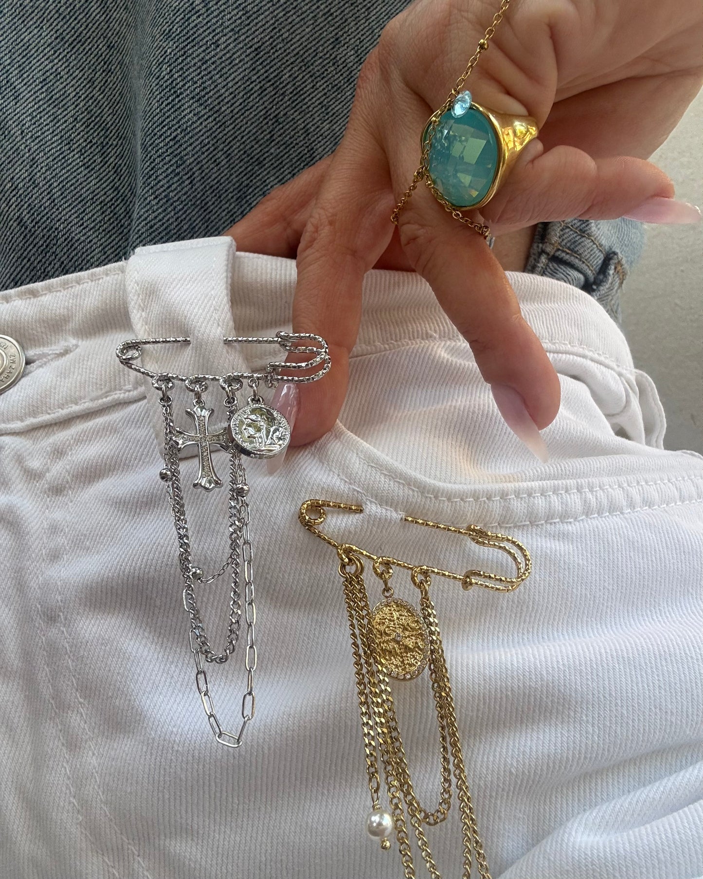 SILVER – CROSS CHAIN BROOCH