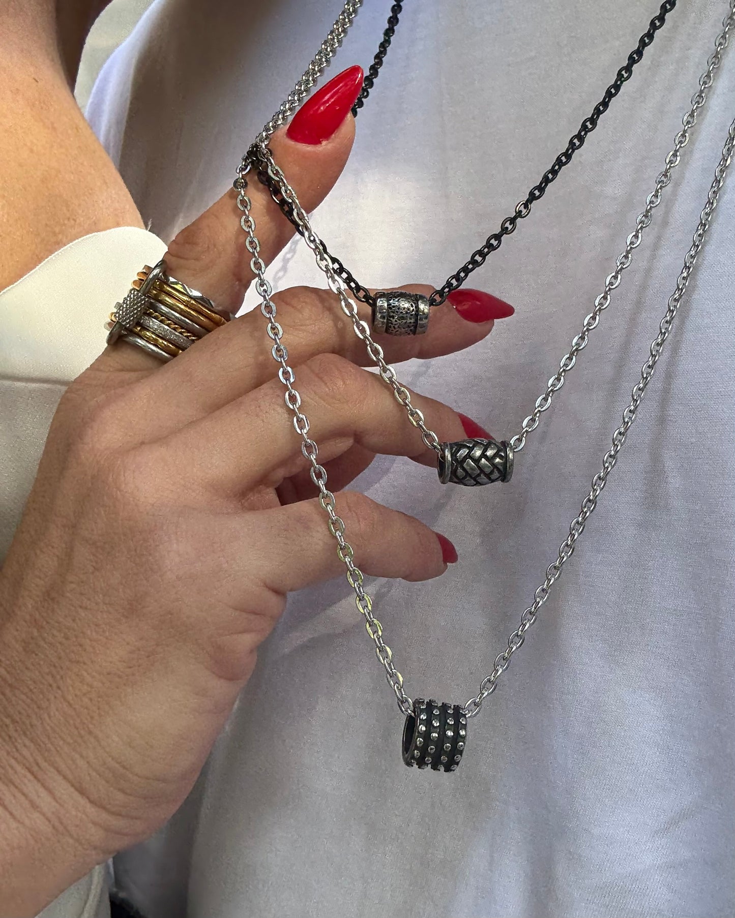 EDGE BARREL NECKLACE