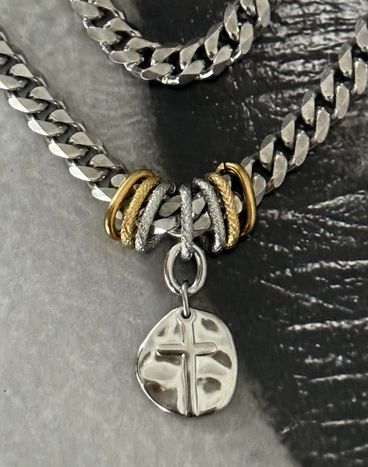 CROSS ATTITUDE NECKLACE