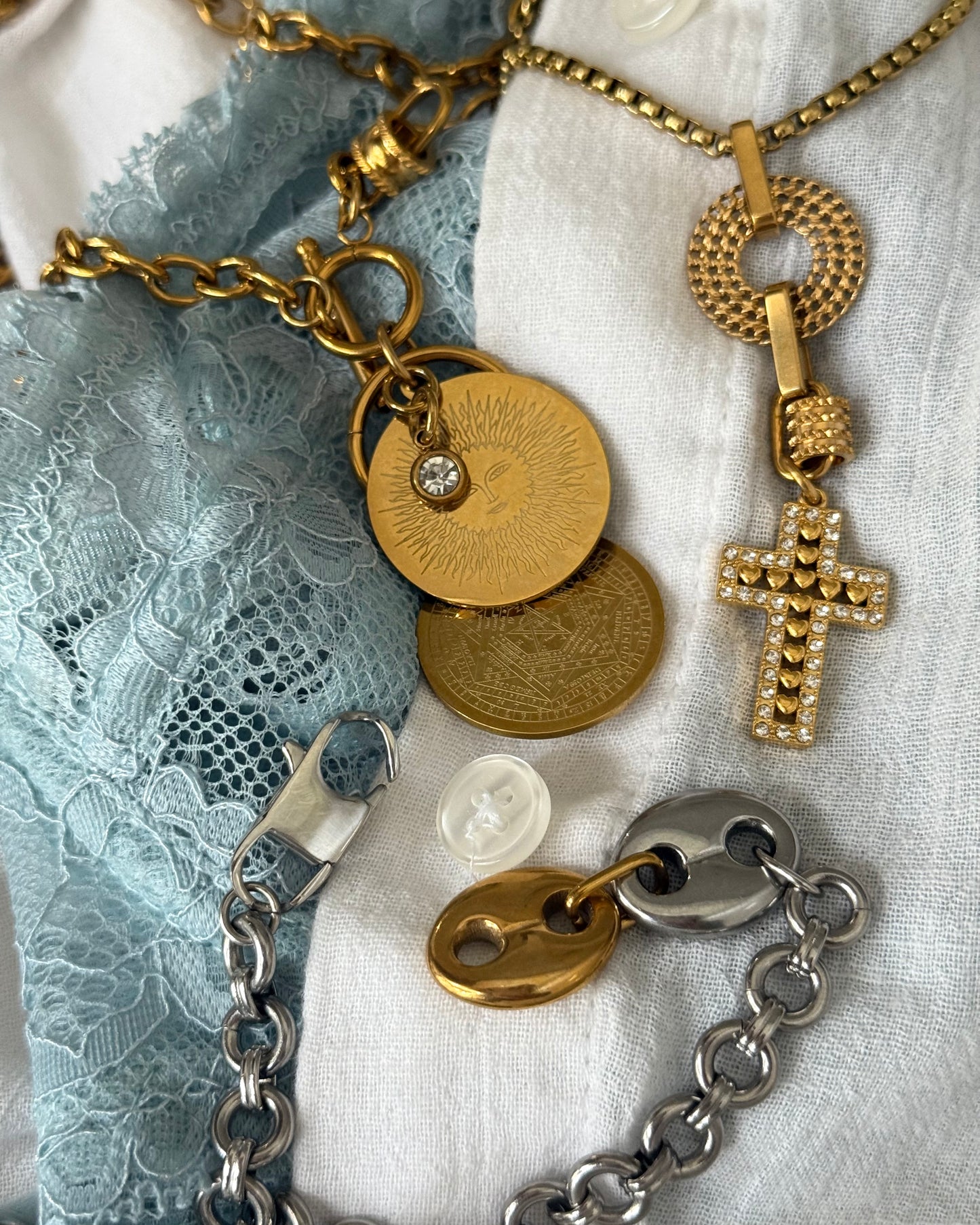 LOOP CHOKER NECKLACE