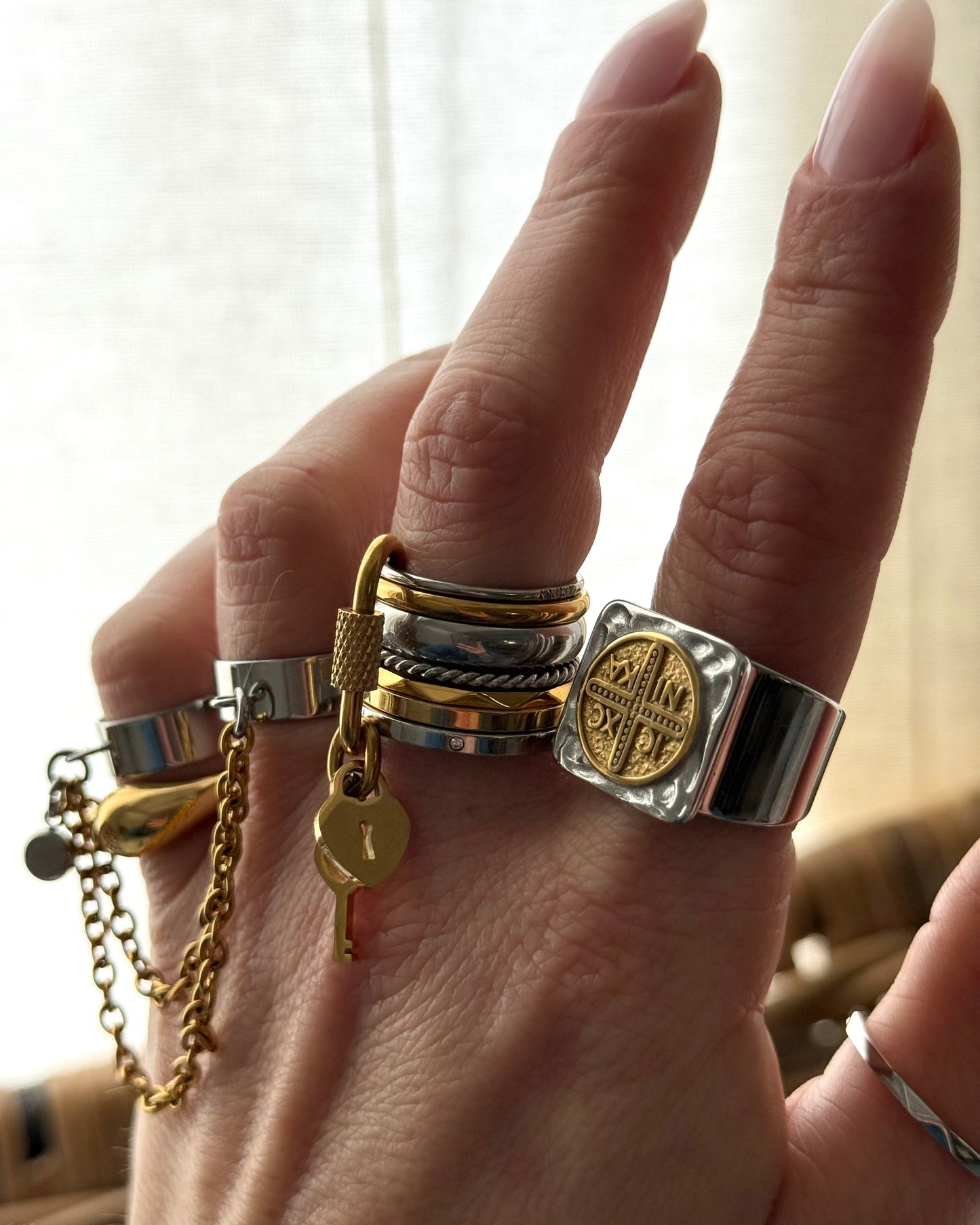 LOCKED DROP RING (SIZE 7 & 8)