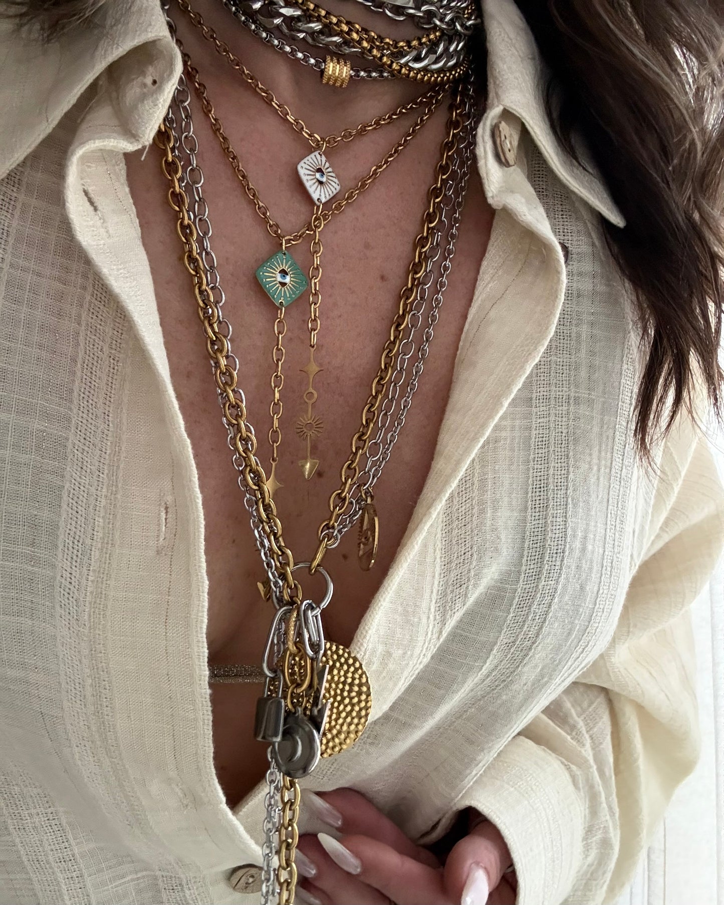 EVIL EYE WHITE NECKLACE