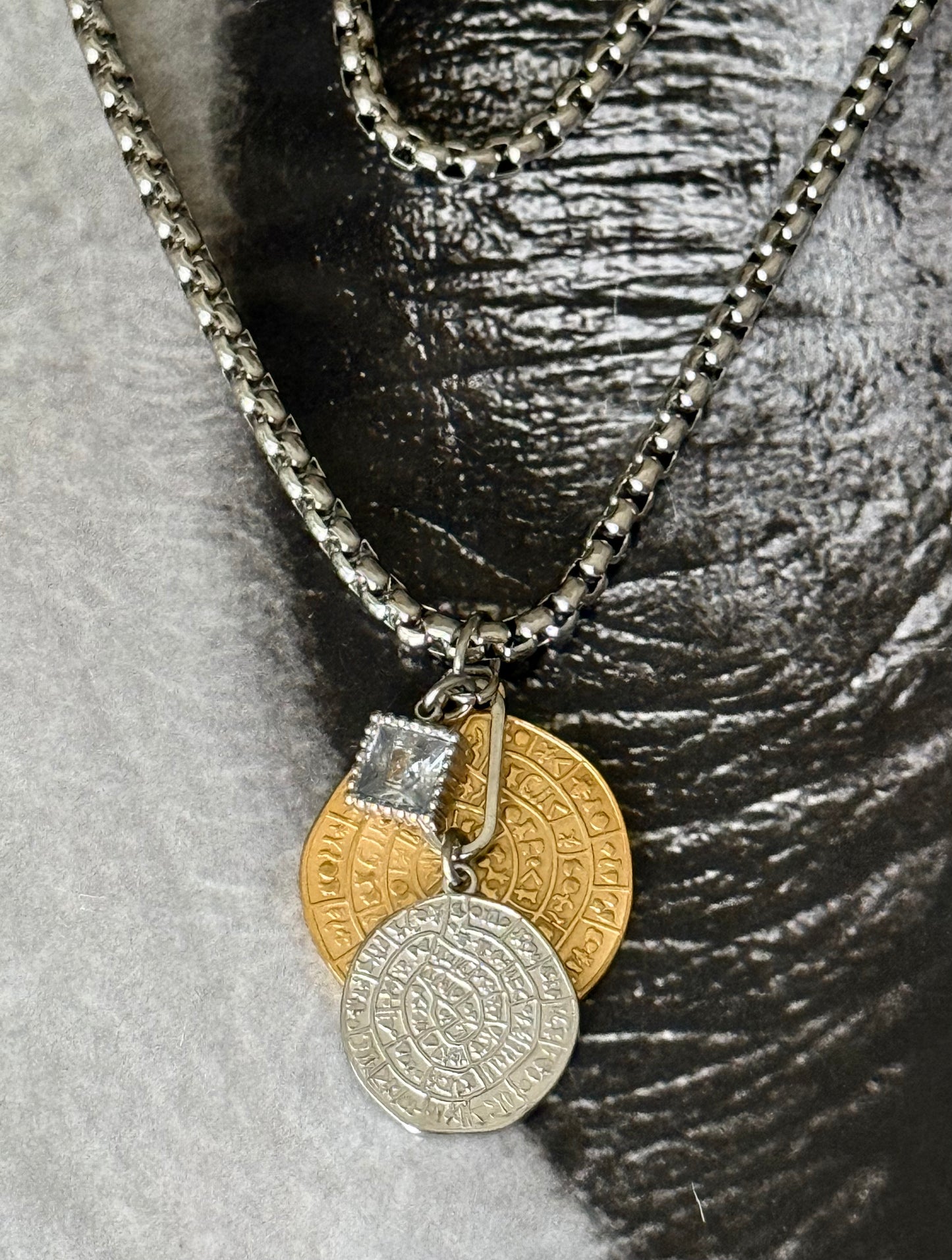 ANCIENT GLOW NECKLACE