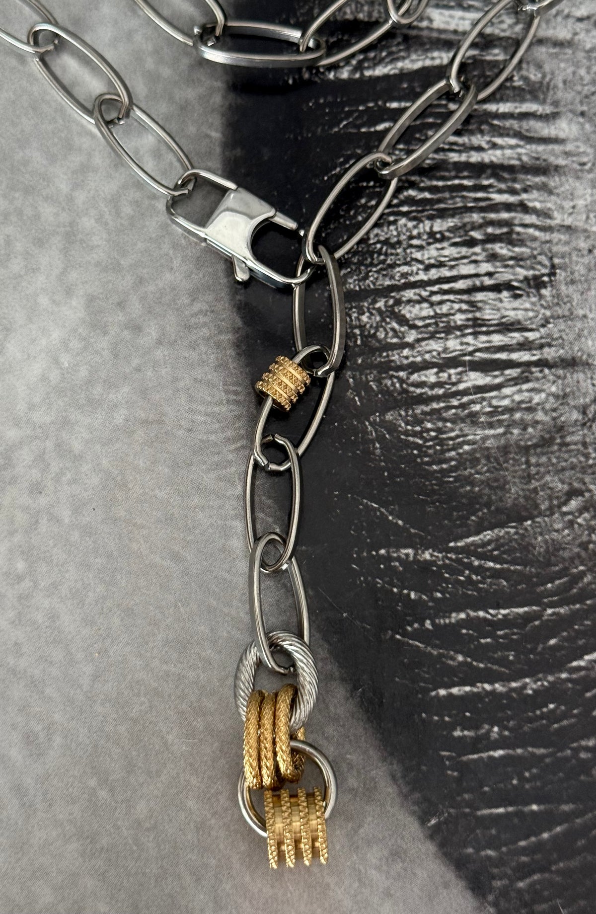 GOLDEN TIE NECKLACE