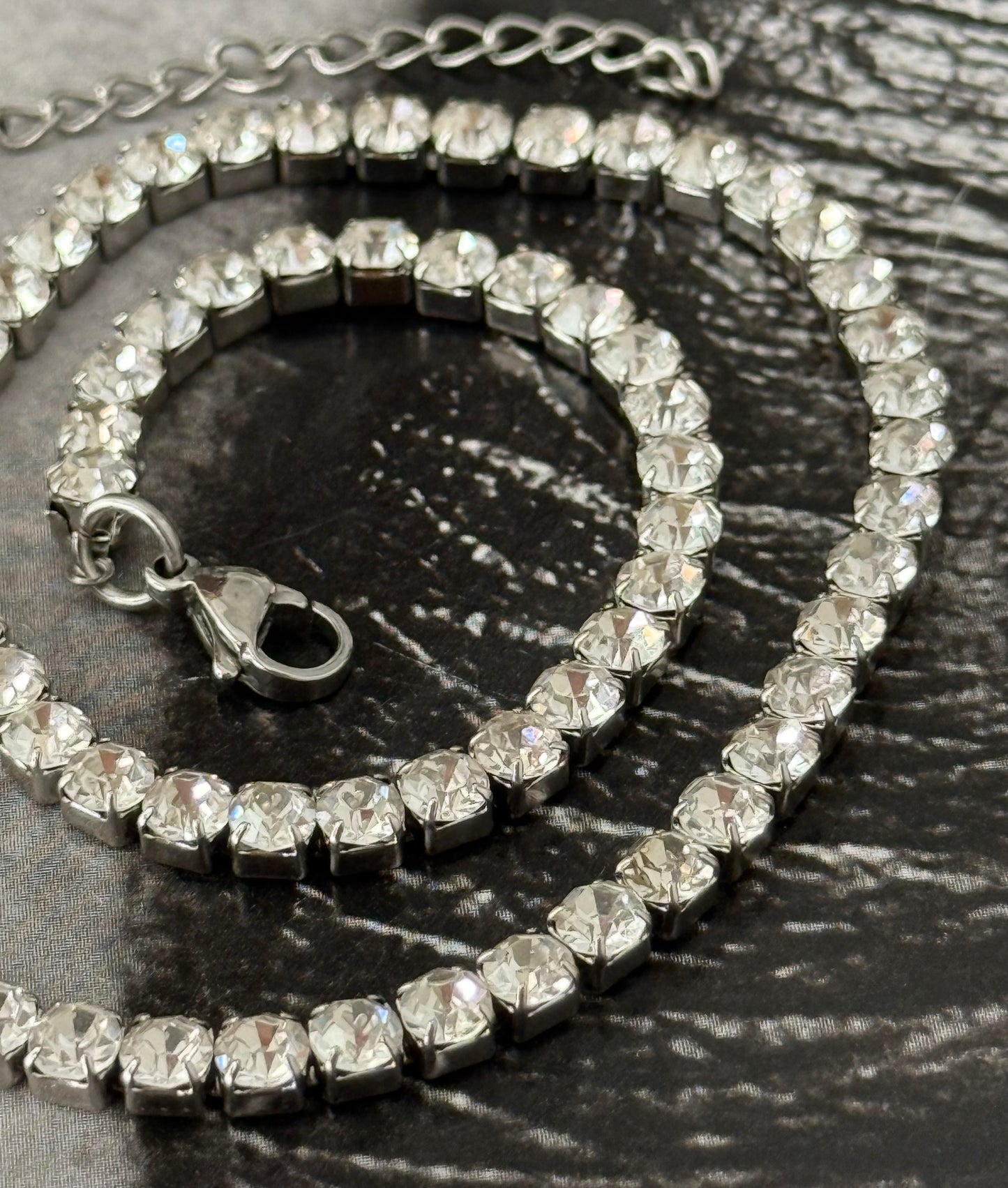 CRYSTAL SILVER CHOKER