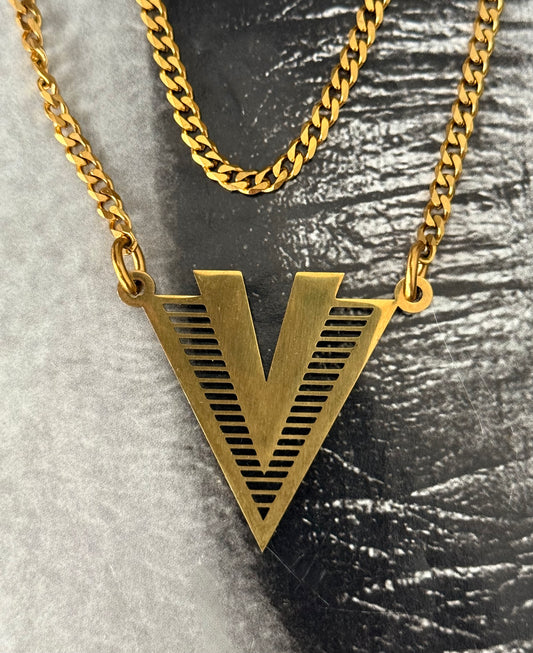 V LINE NECKLACE
