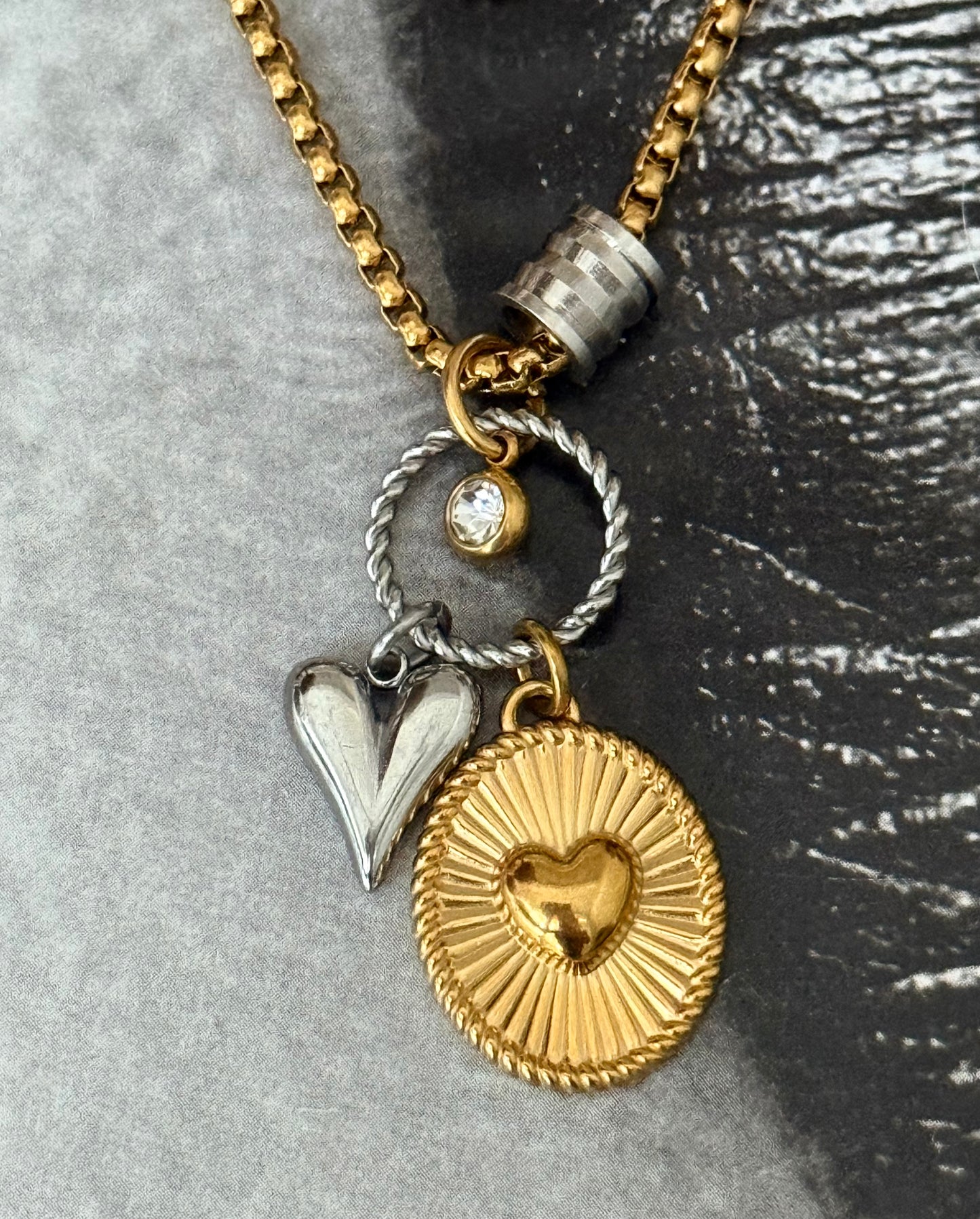 MIXED HEART GLOW NECKLACE