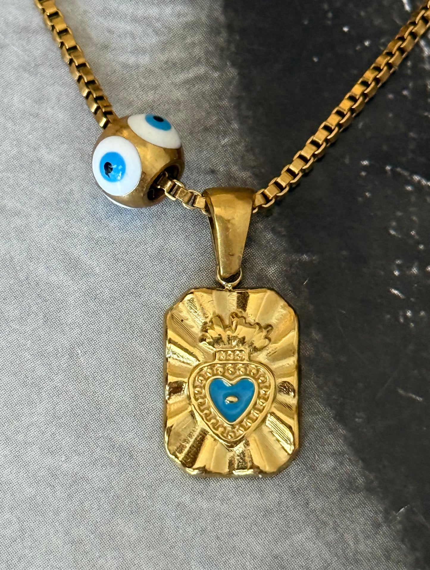 HEART & EYE NECKLACE