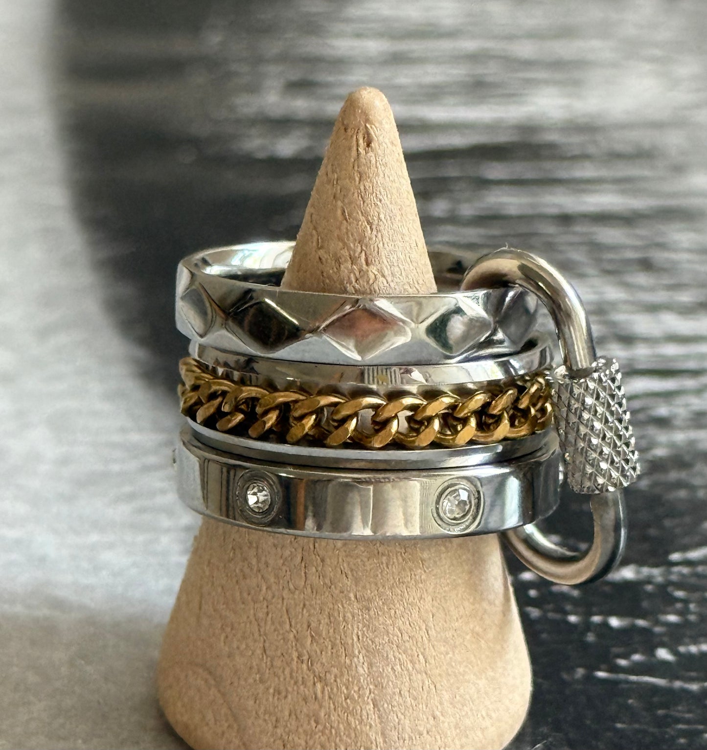 GOLD CHAIN RING (SIZE 7)