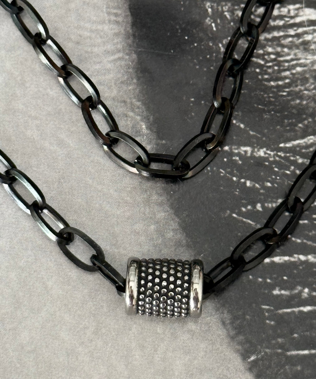 BLACK TUBE NECKLACE
