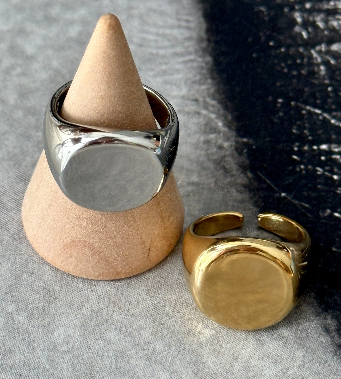 CHEVALIER SIGNATURE RING
