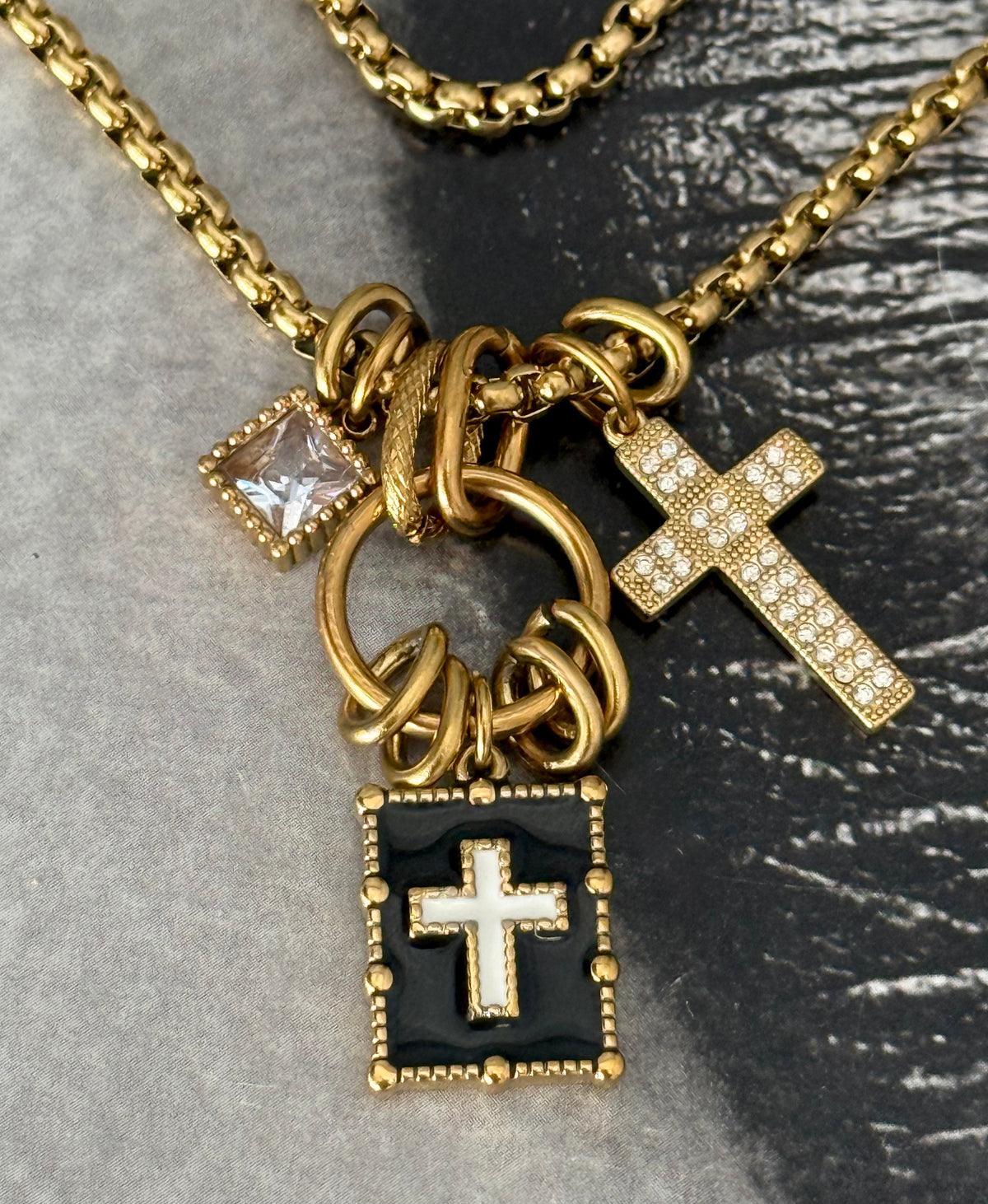 CROSS CHARMS NECKLACE