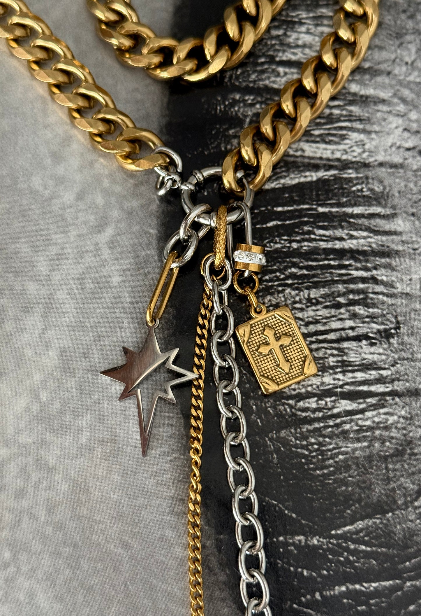 BOLD CHARM CHOKER