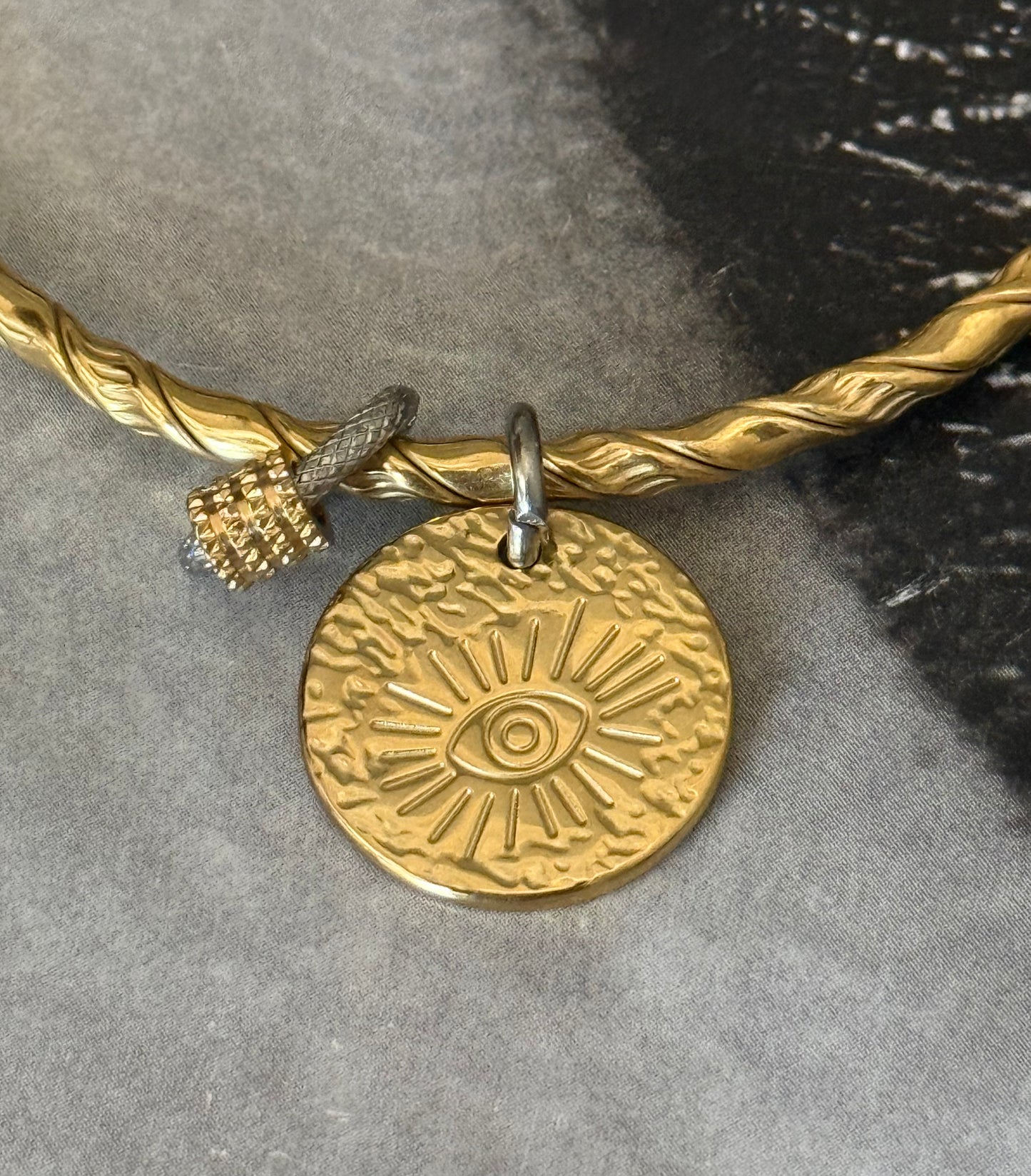 TWIST EYE GOLD BANGLE
