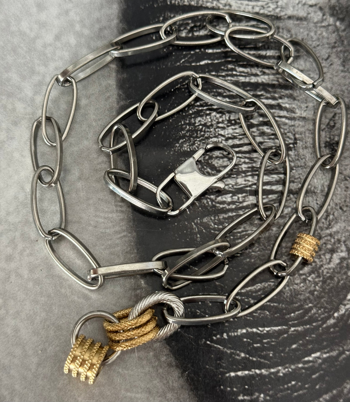 GOLDEN TIE NECKLACE
