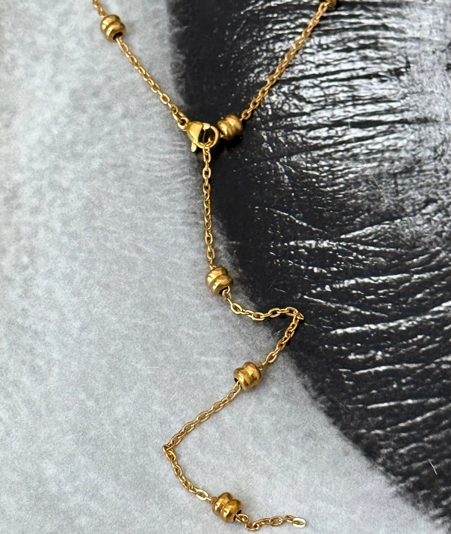 MINIMAL GOLD BEADED CHAIN NECKLACE