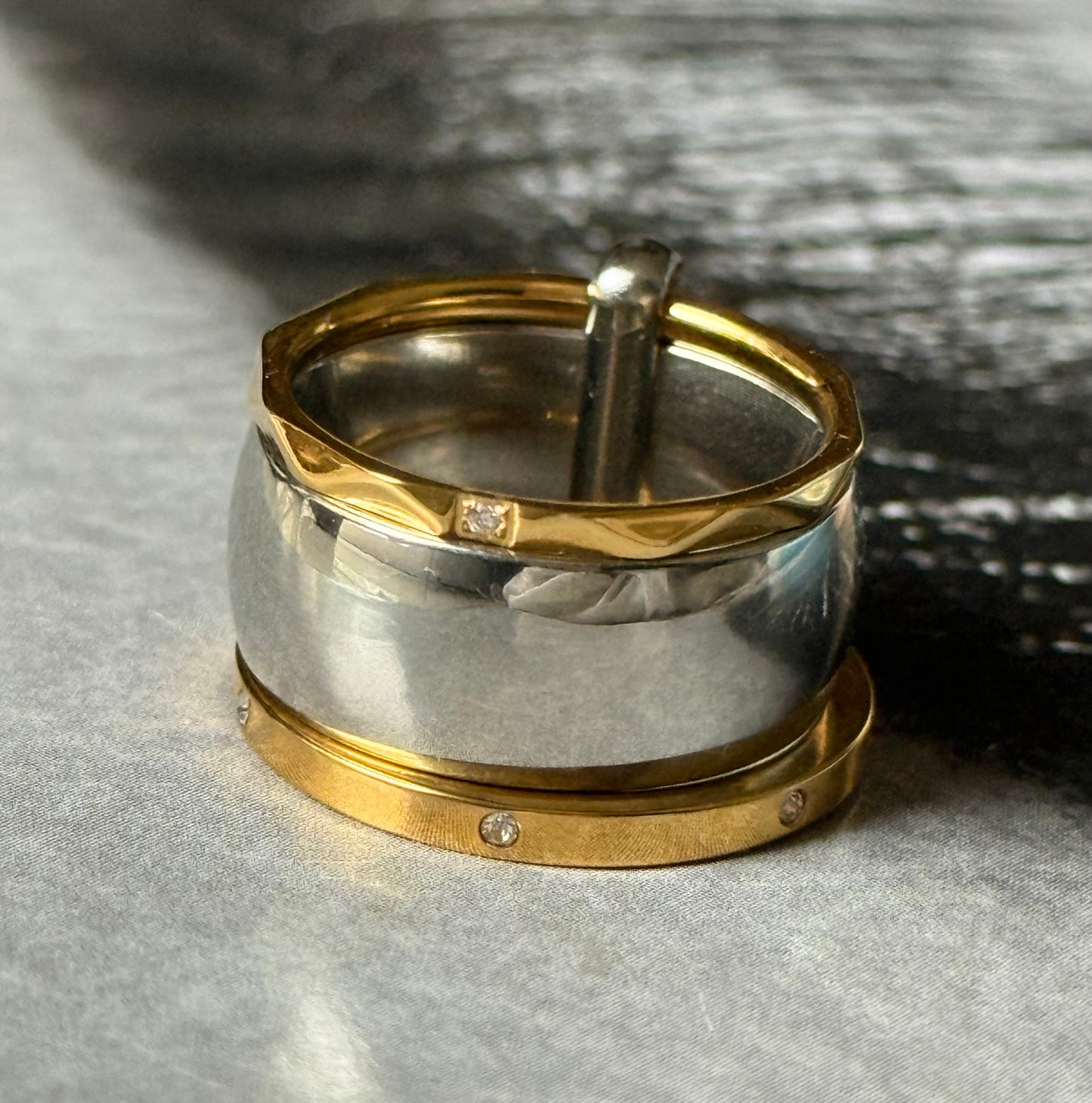 MINIMAL SHIMMER RING (SIZE 7)