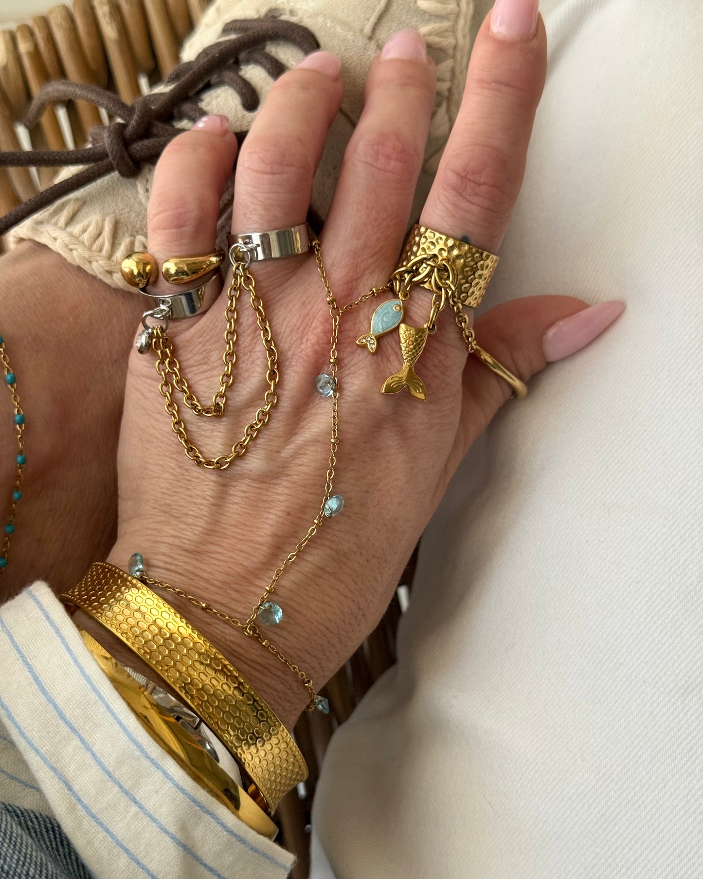 TURQUOISE HAND RING