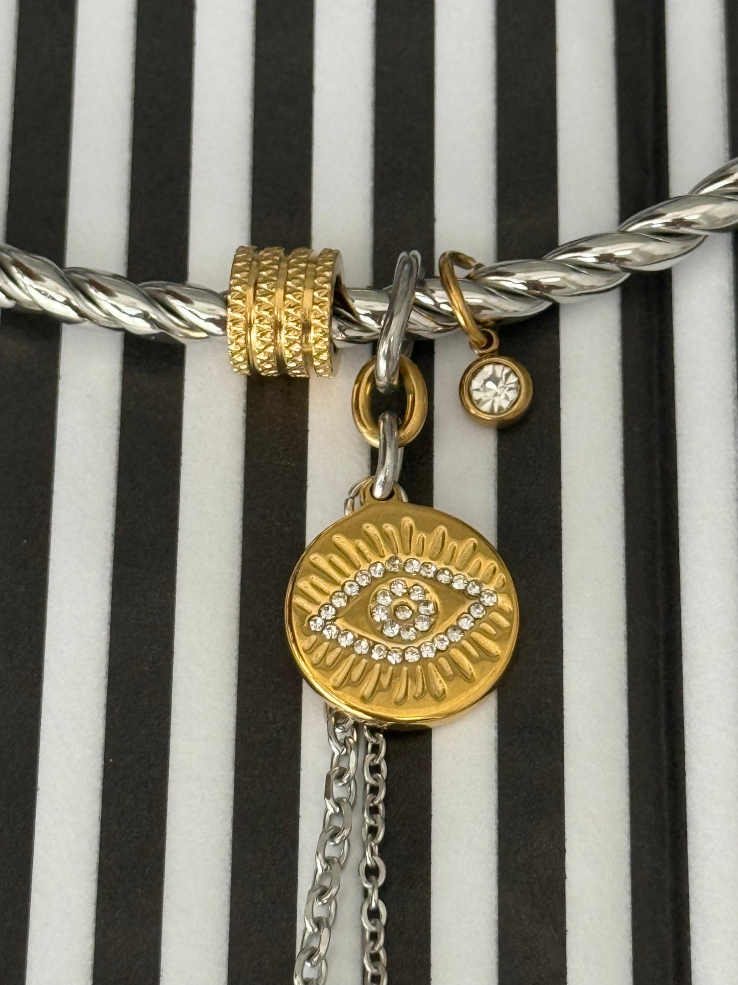 GOLDEN EYE TWIST CHOKER