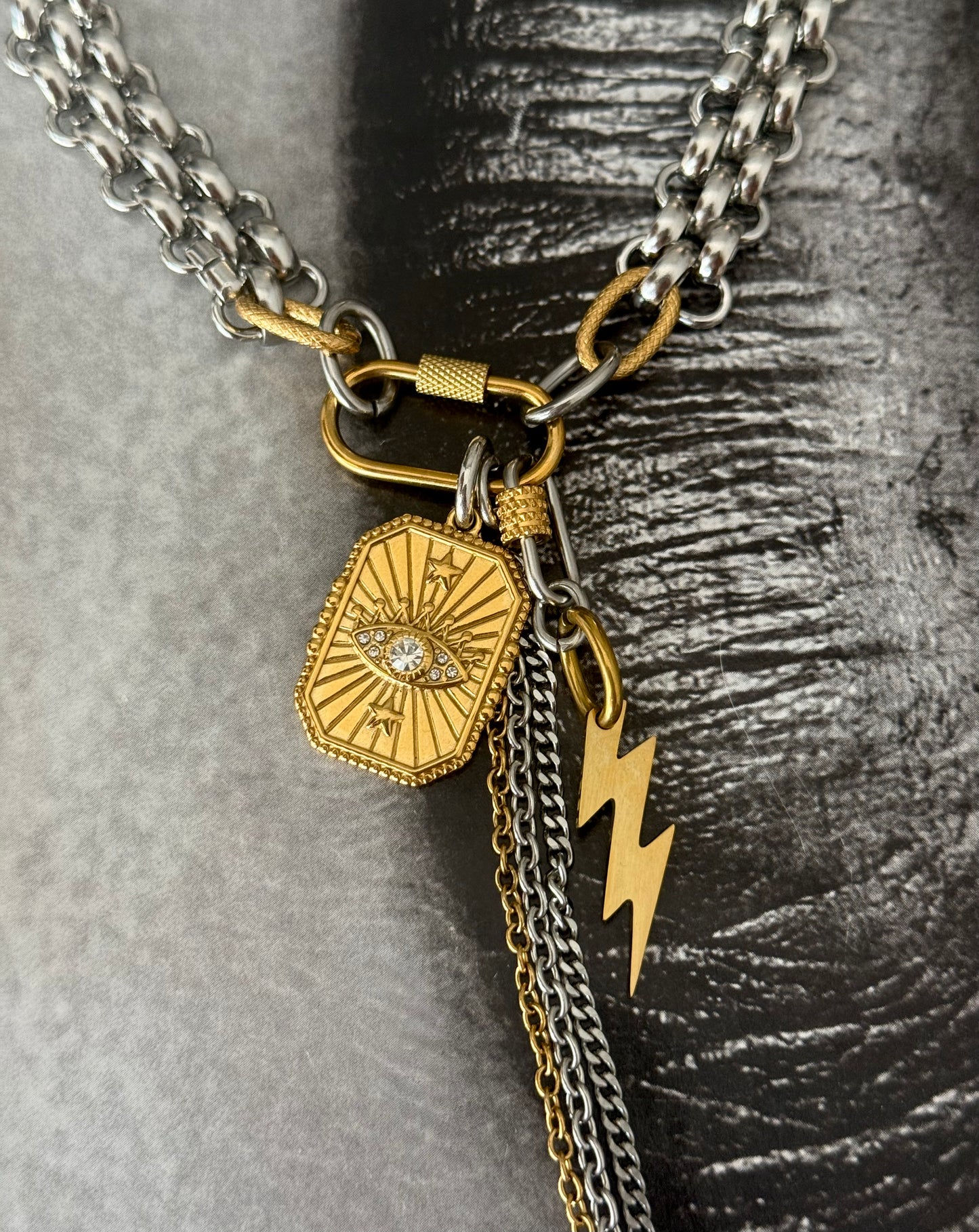 THUNDER EYE TIE NECKLACE