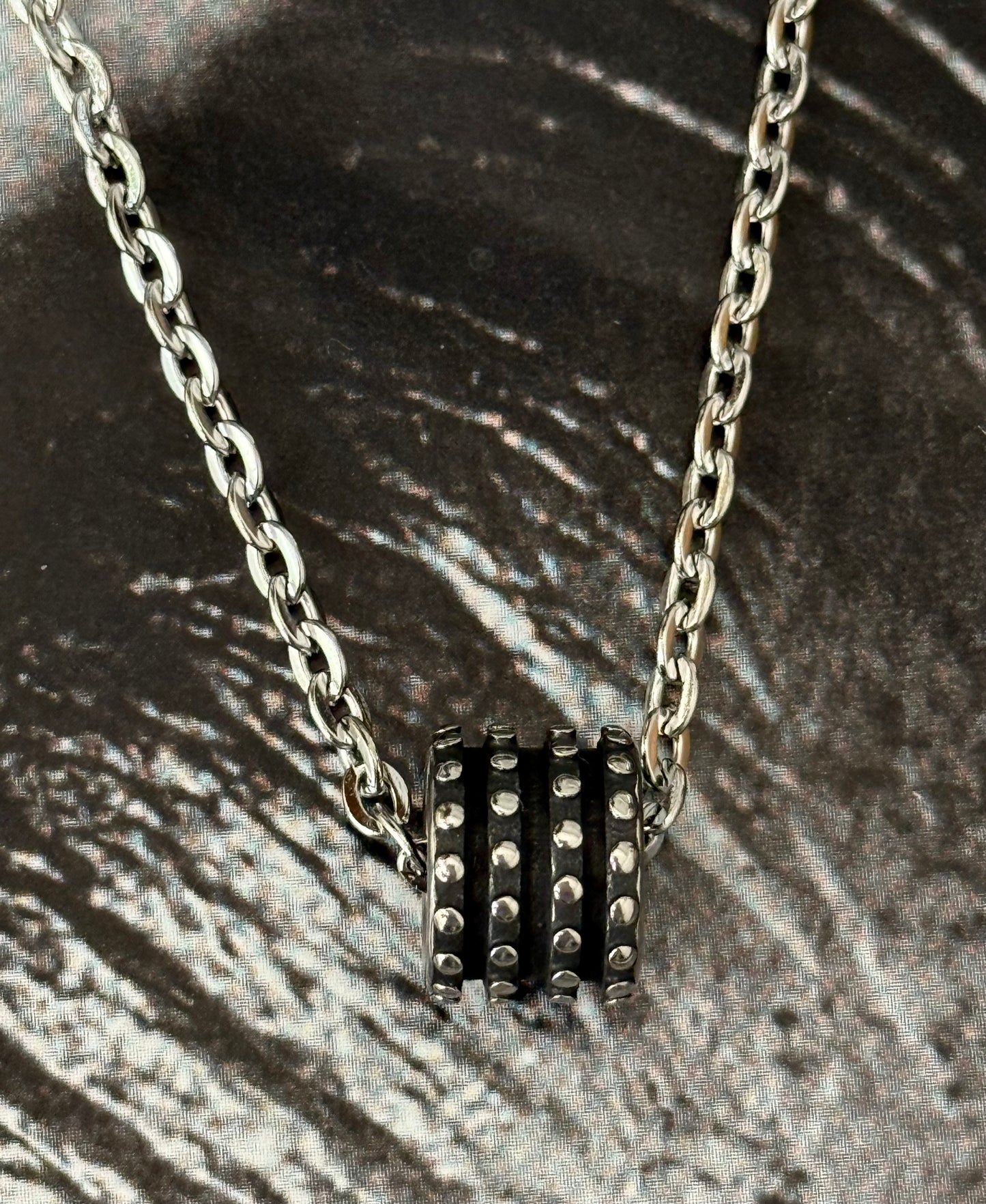 ICON BARREL NECKLACE