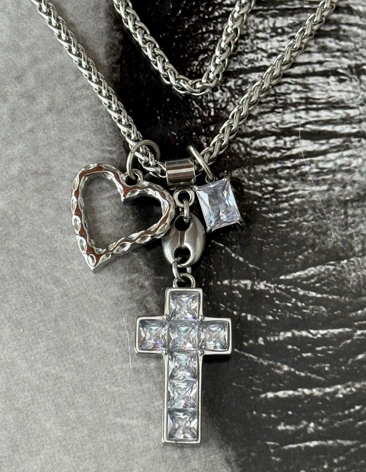 CROSS SPARK NECKLACE