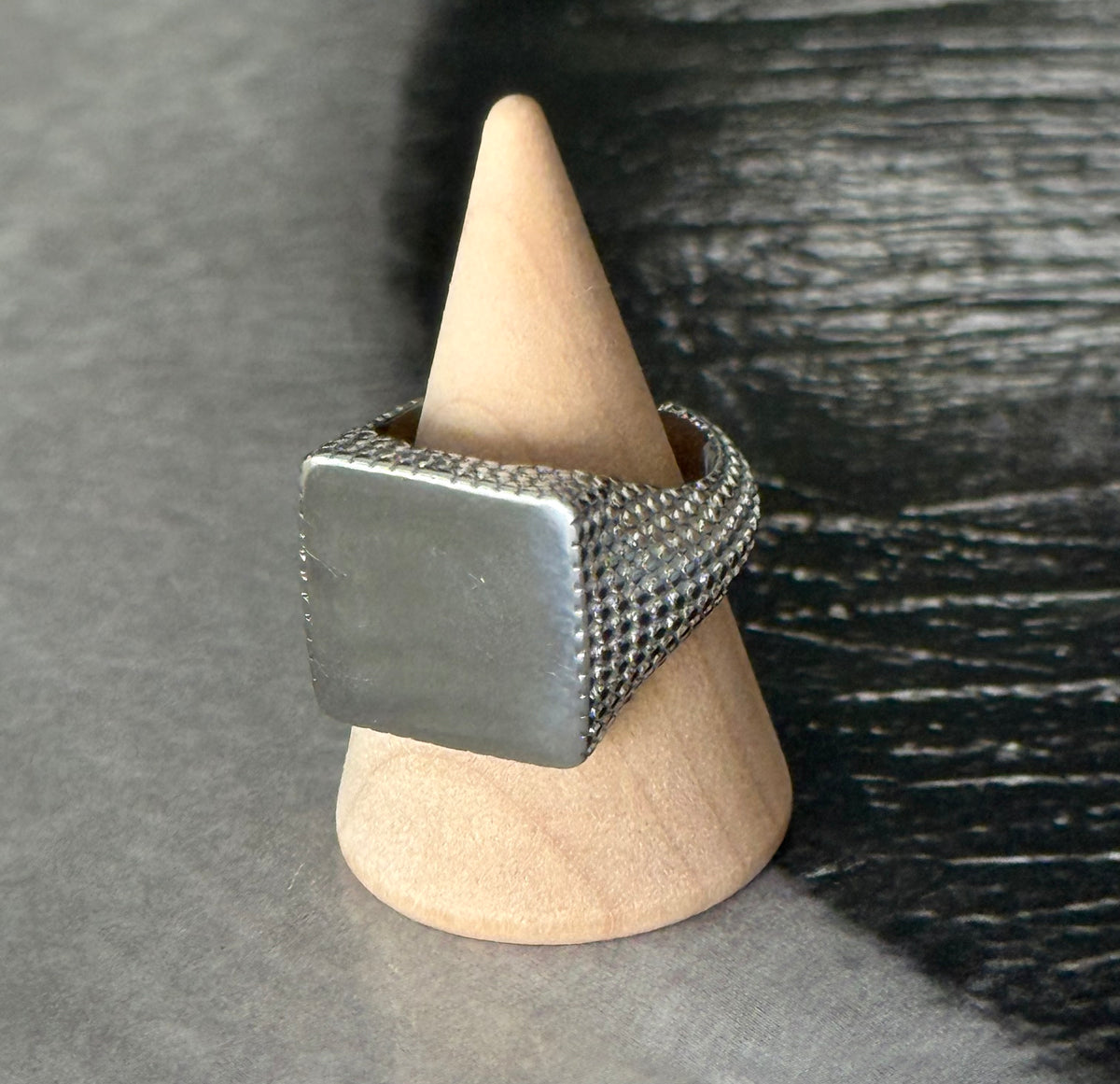 BOLD FRAME RING