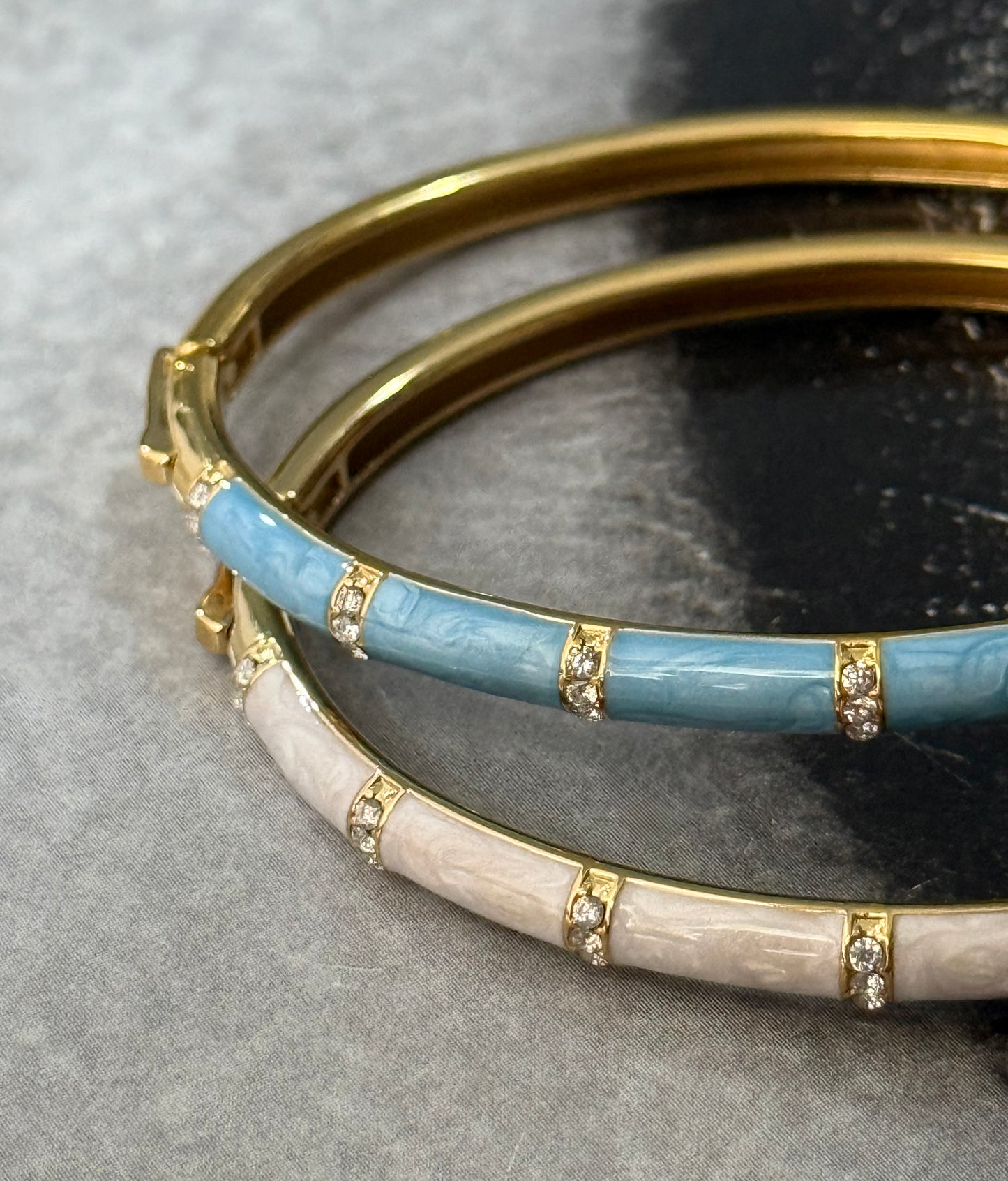 SOFT GLOW BANGLE