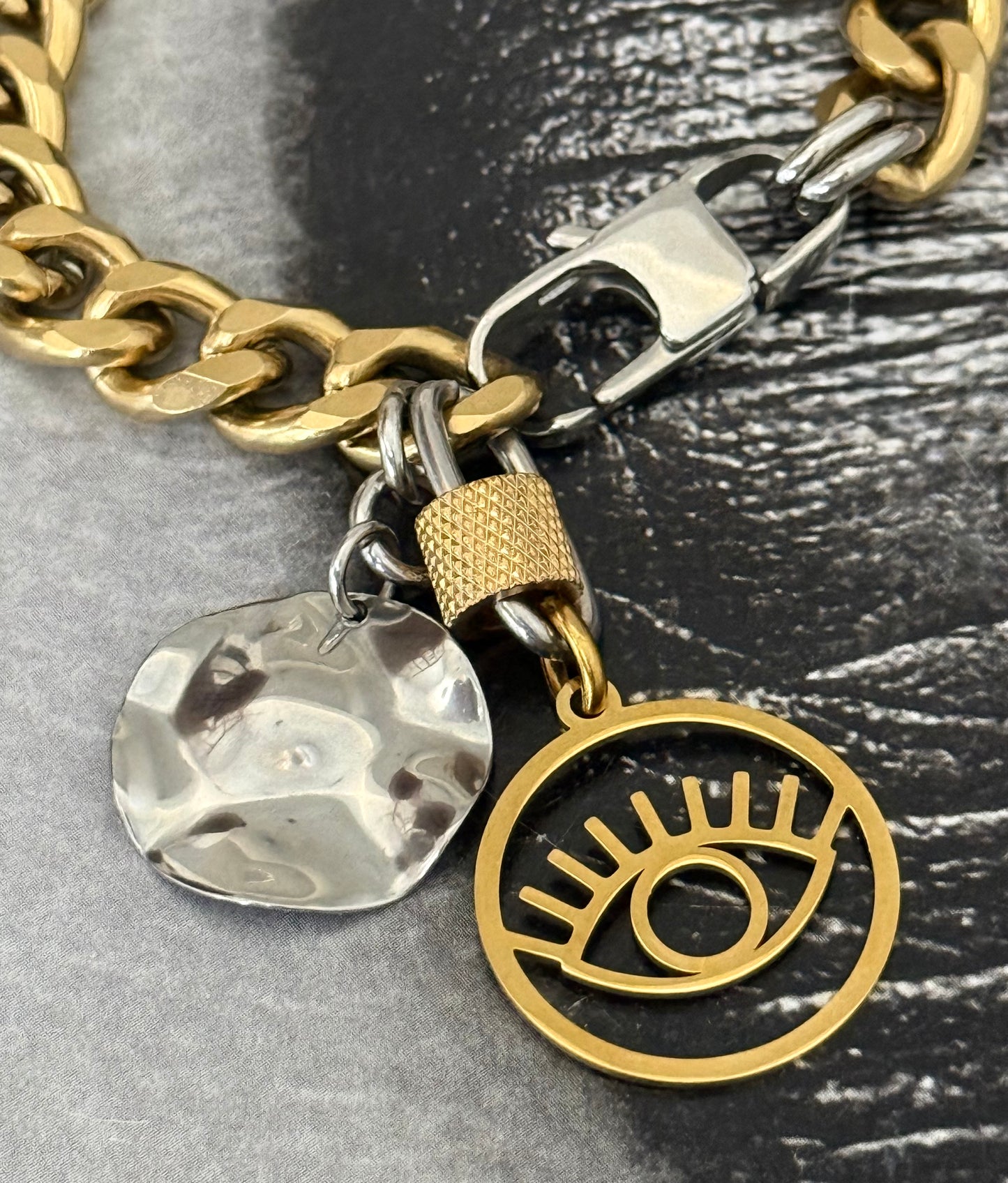 GOLD EYE CHAIN BRACELET