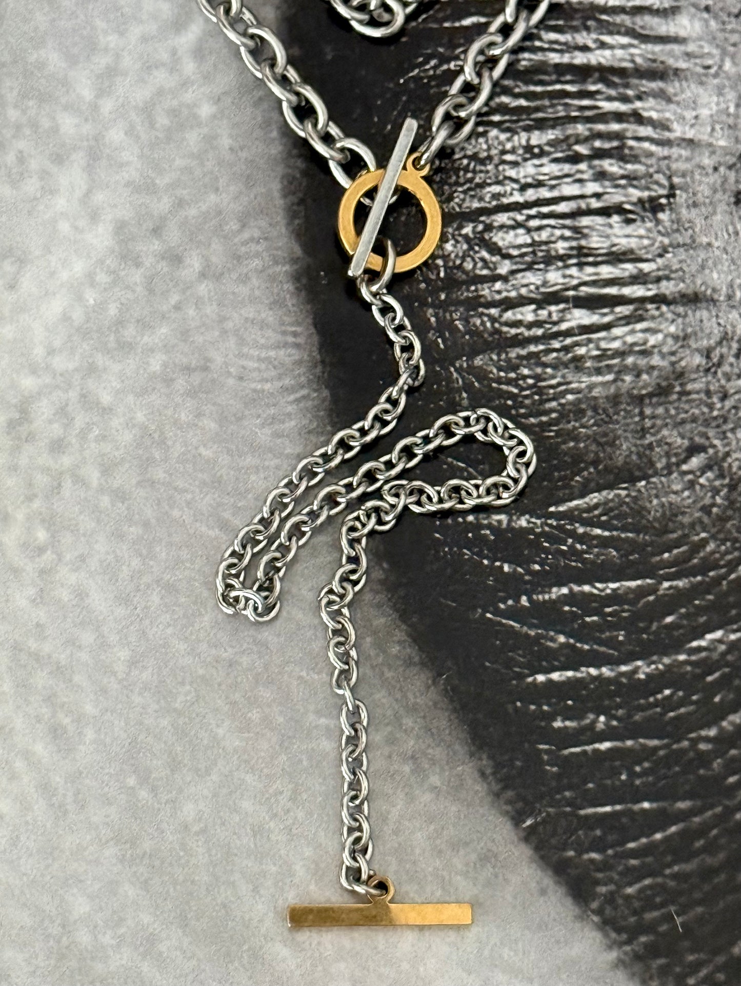 MINIMAL FLOW TIE NECKLACE