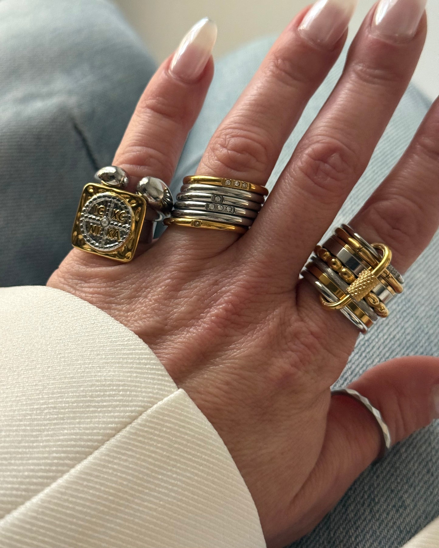 CHEVALIER EMBLEM GOLD RING