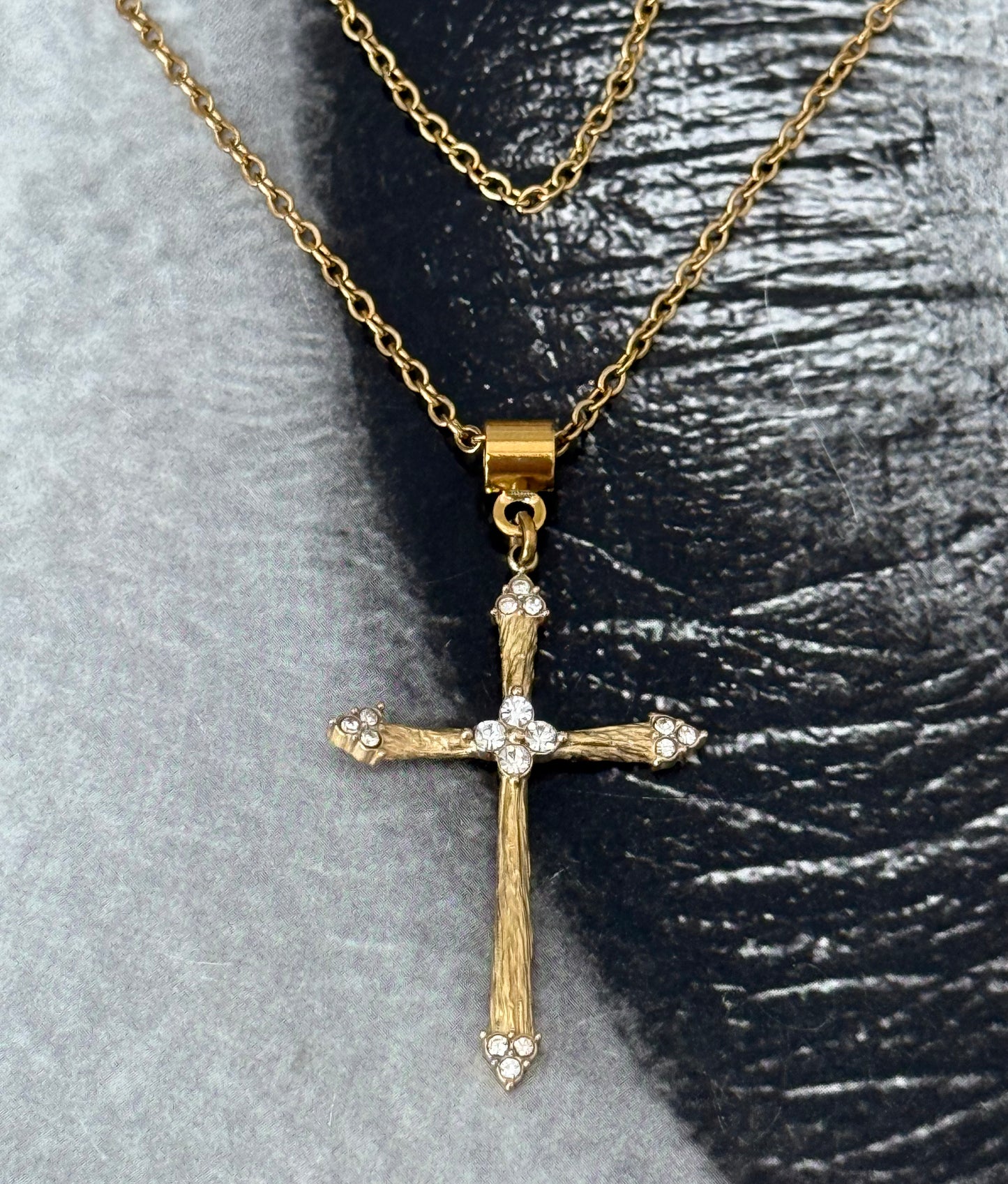 LUXE FAITH GLOW NECKLACE