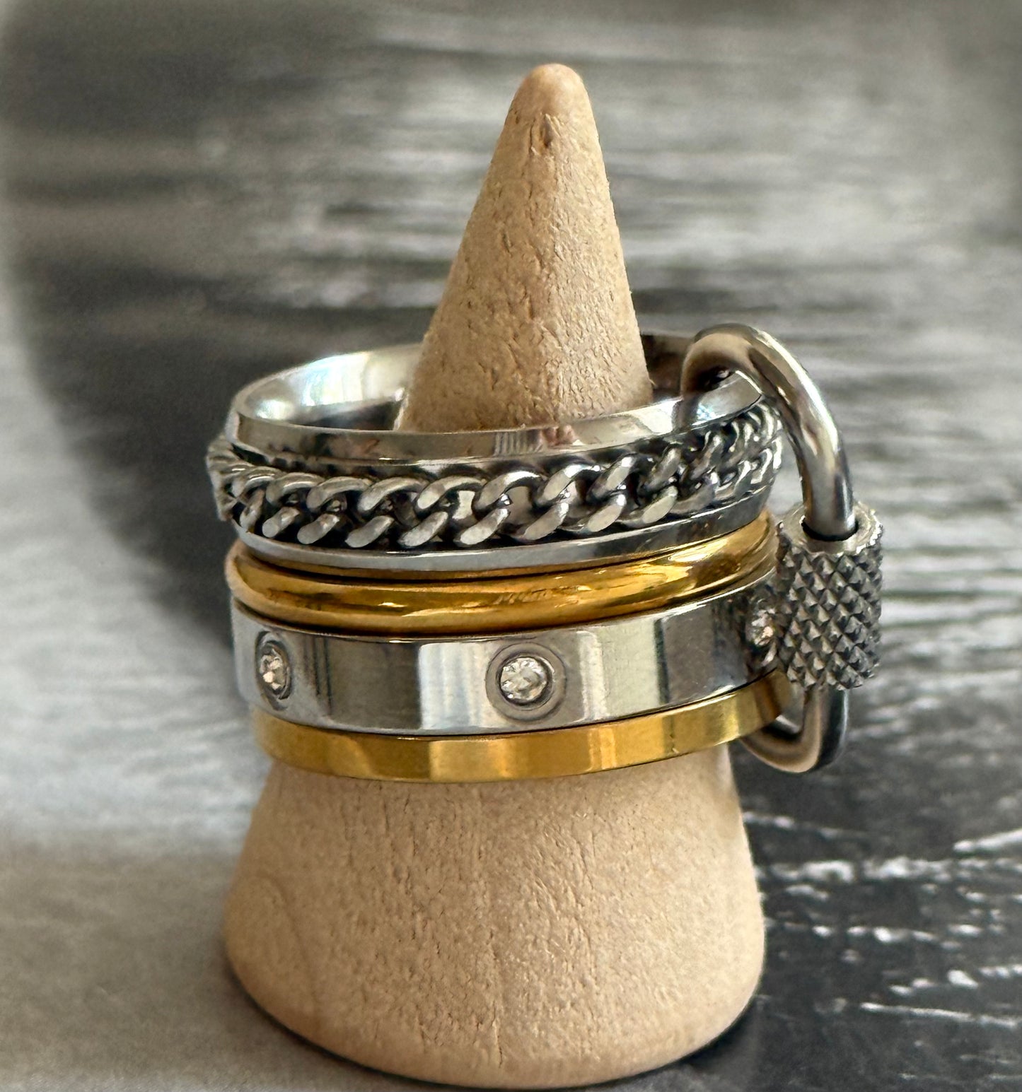 SILVER CHAIN RING (SIZE 8)