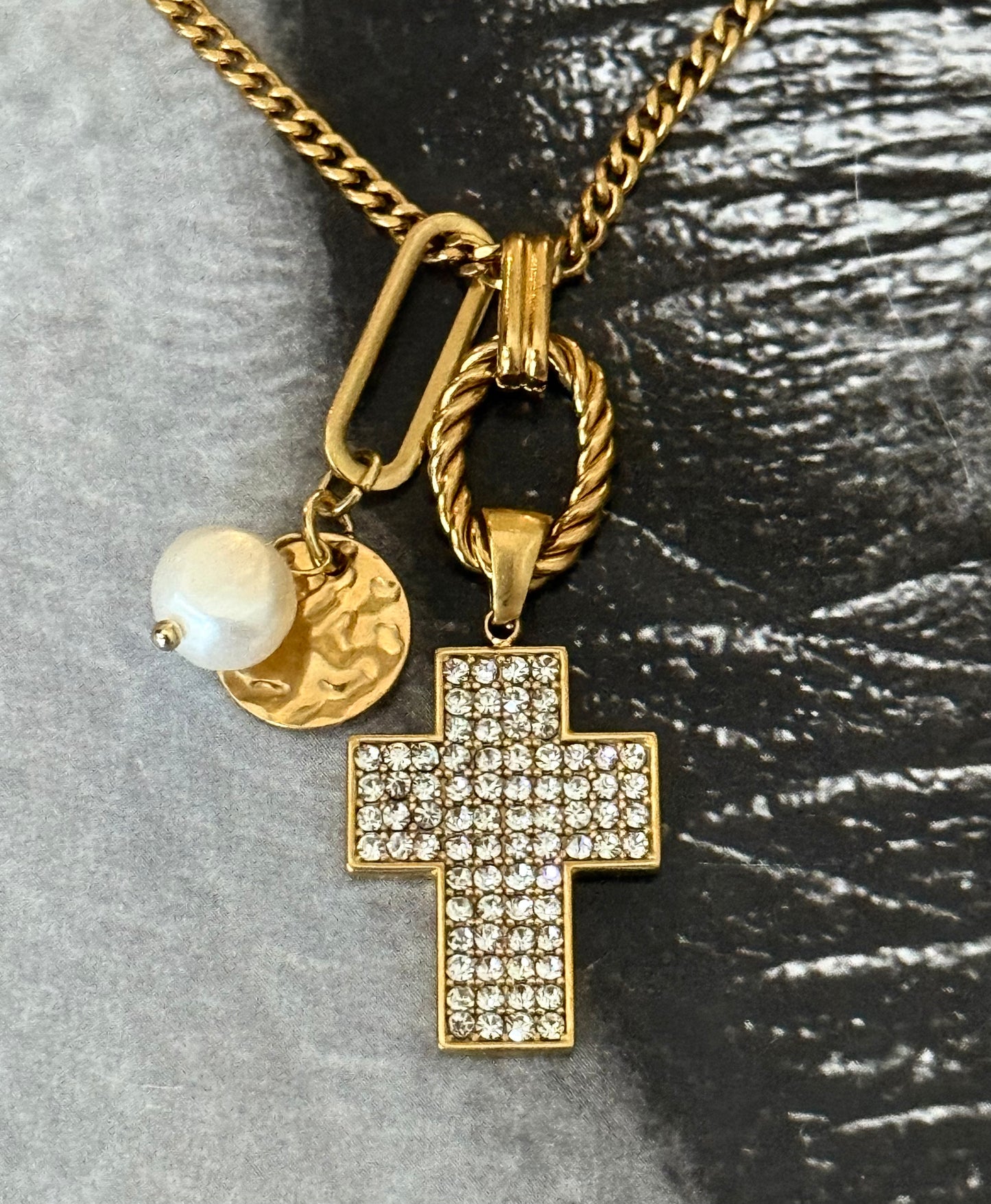 TIMELESS CROSS NECKLACE
