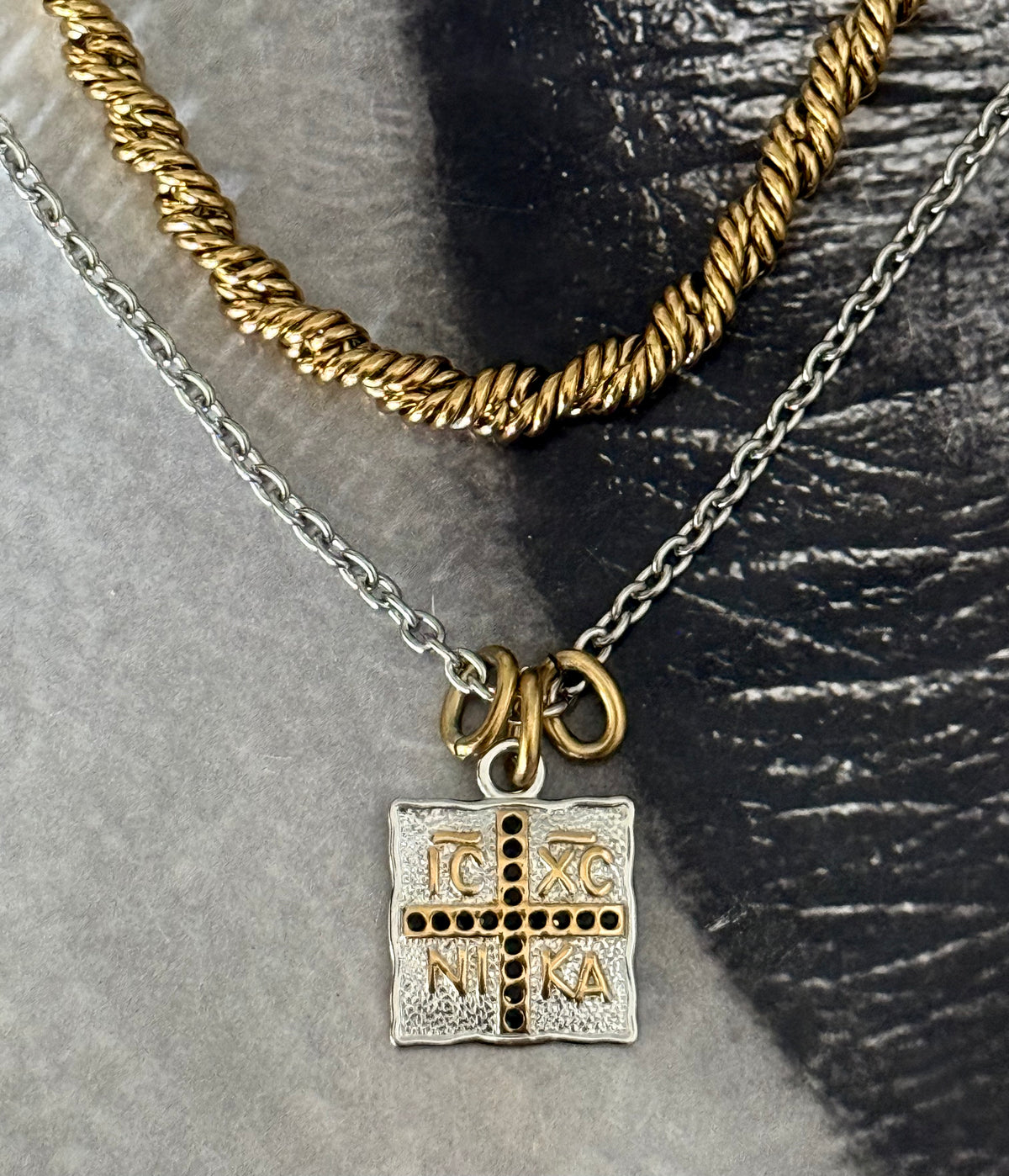 TWIST & CROSS NECKLACE