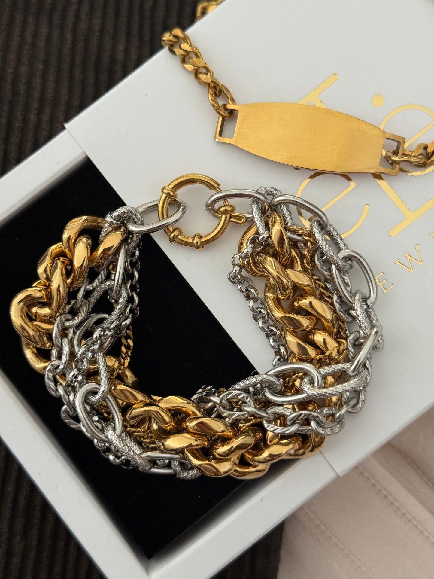 FIVE CHAINS GOLD UNITY BRACELET