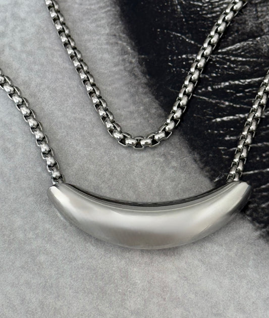 CURVED NECKLACE