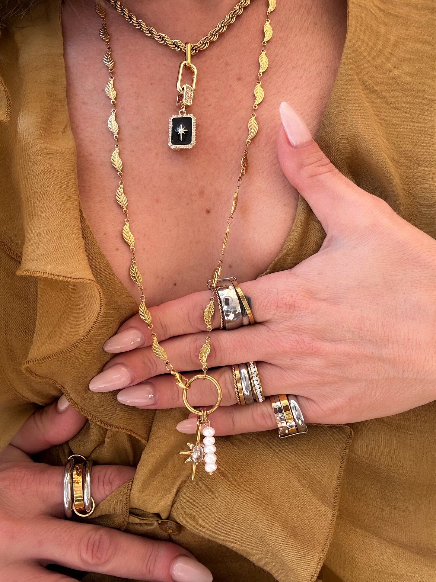 GOLDEN LEAF LARIAT NECKLACE