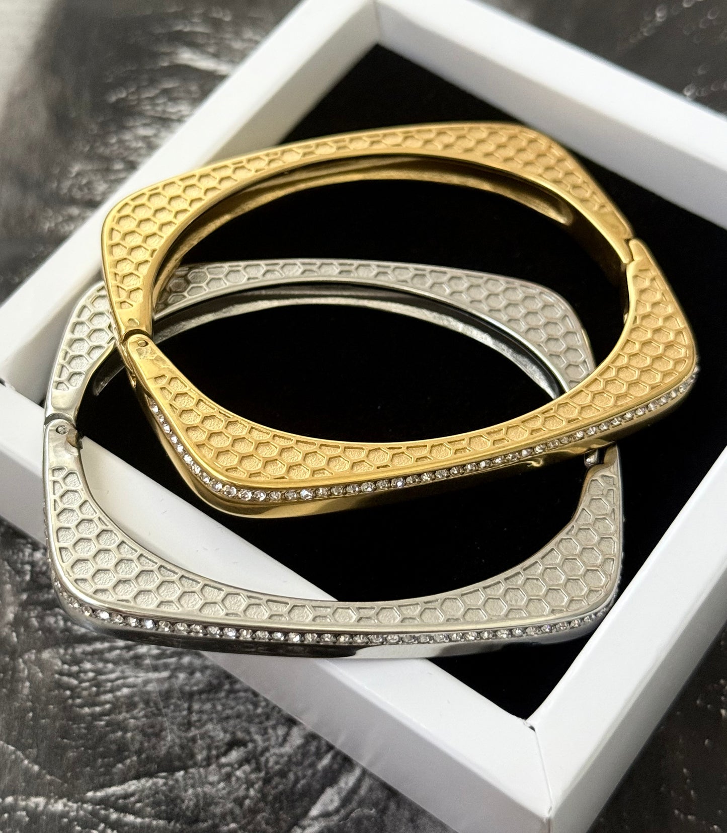 SQUARE RILIEF BANGLE